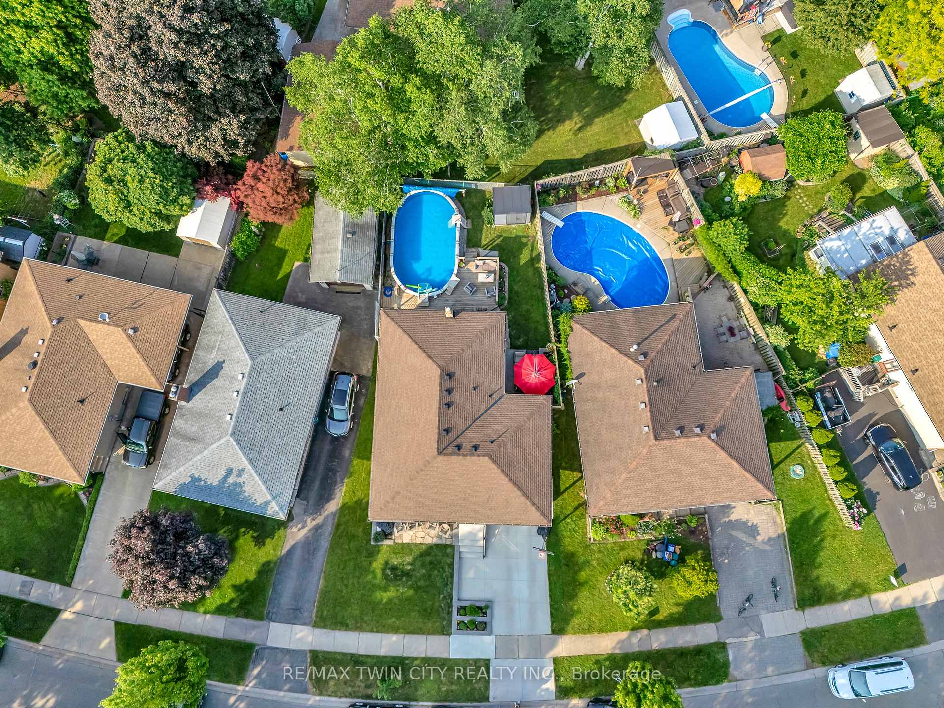 Photo 3 of 588 Highpoint Avenue, Waterloo — HOMEH