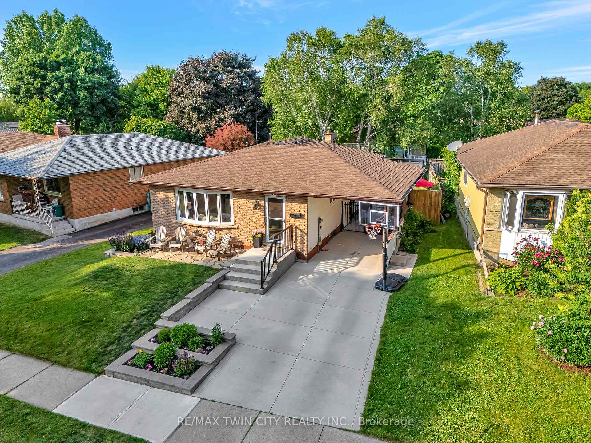 Photo 4 of 588 Highpoint Avenue, Waterloo — HOMEH