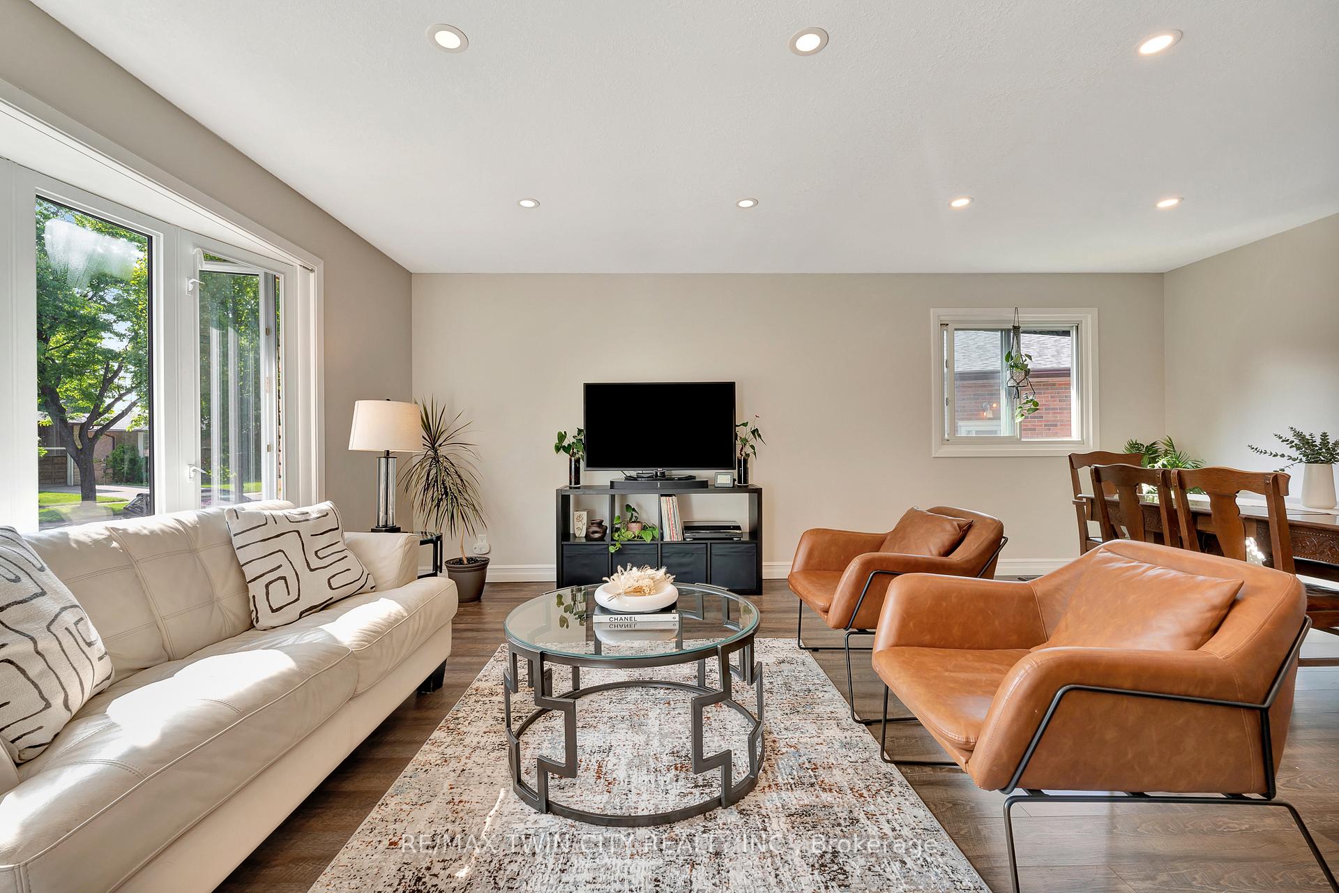 Photo 8 of 588 Highpoint Avenue, Waterloo — HOMEH