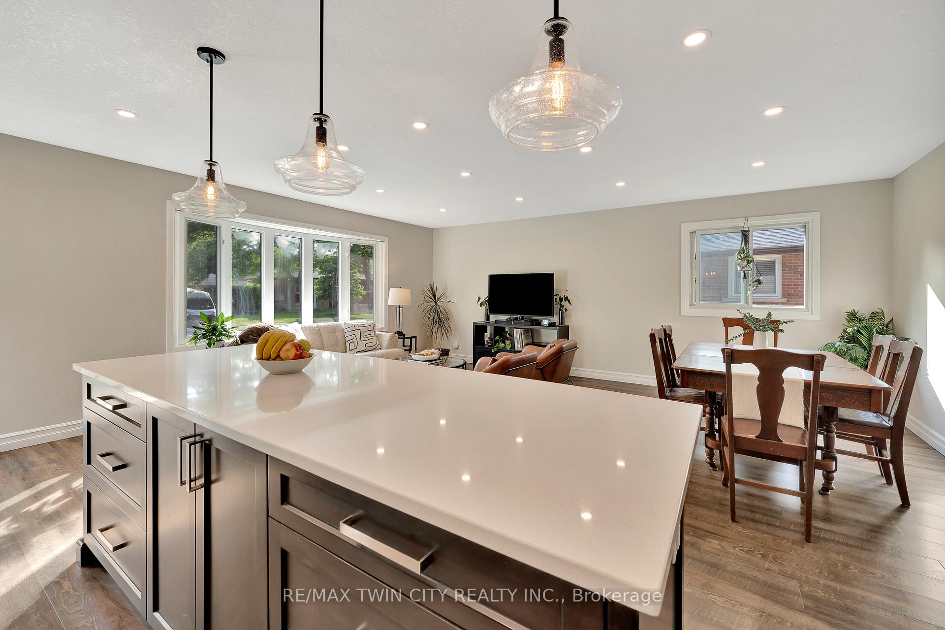 Photo 15 of 588 Highpoint Avenue, Waterloo — HOMEH