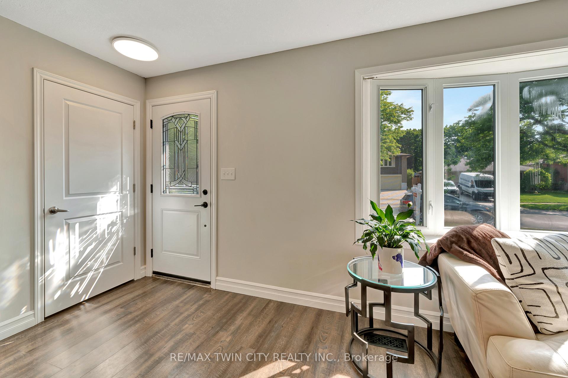 Photo 16 of 588 Highpoint Avenue, Waterloo — HOMEH