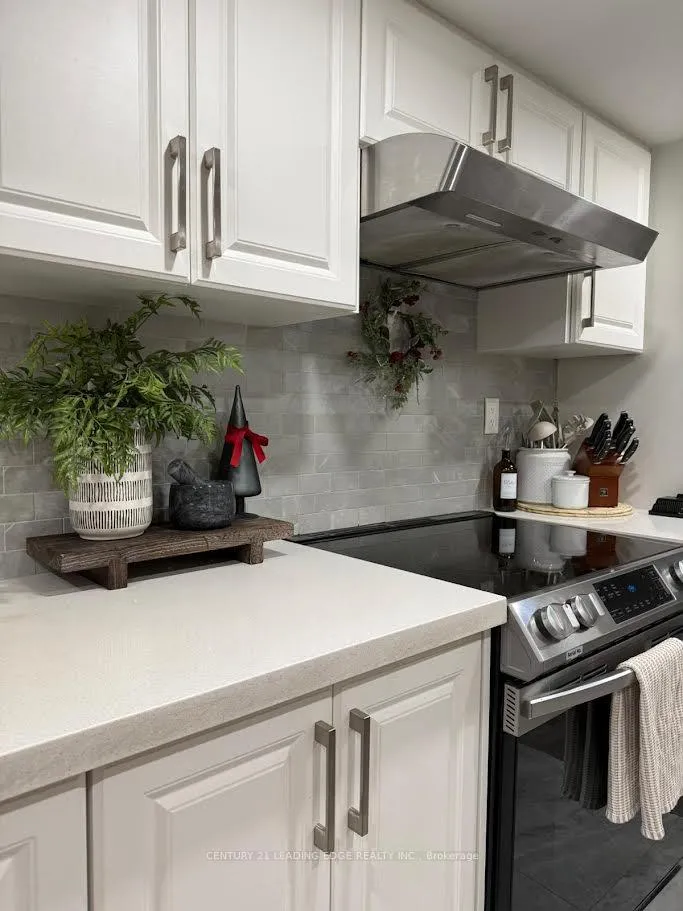 Photo 4 of 32 Westfield Drive E, Whitby, Rural Whitby — HOMEH