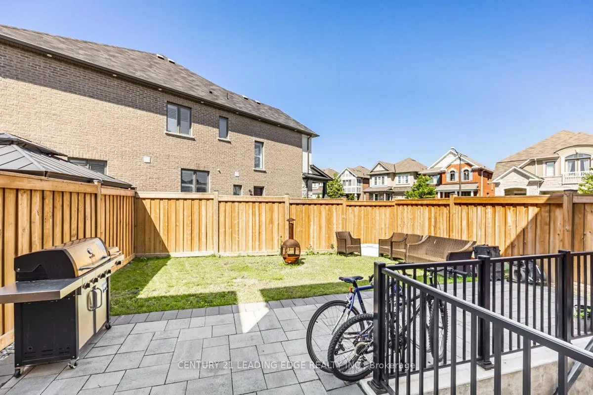 Photo 10 of 32 Westfield Drive E, Whitby, Rural Whitby — HOMEH