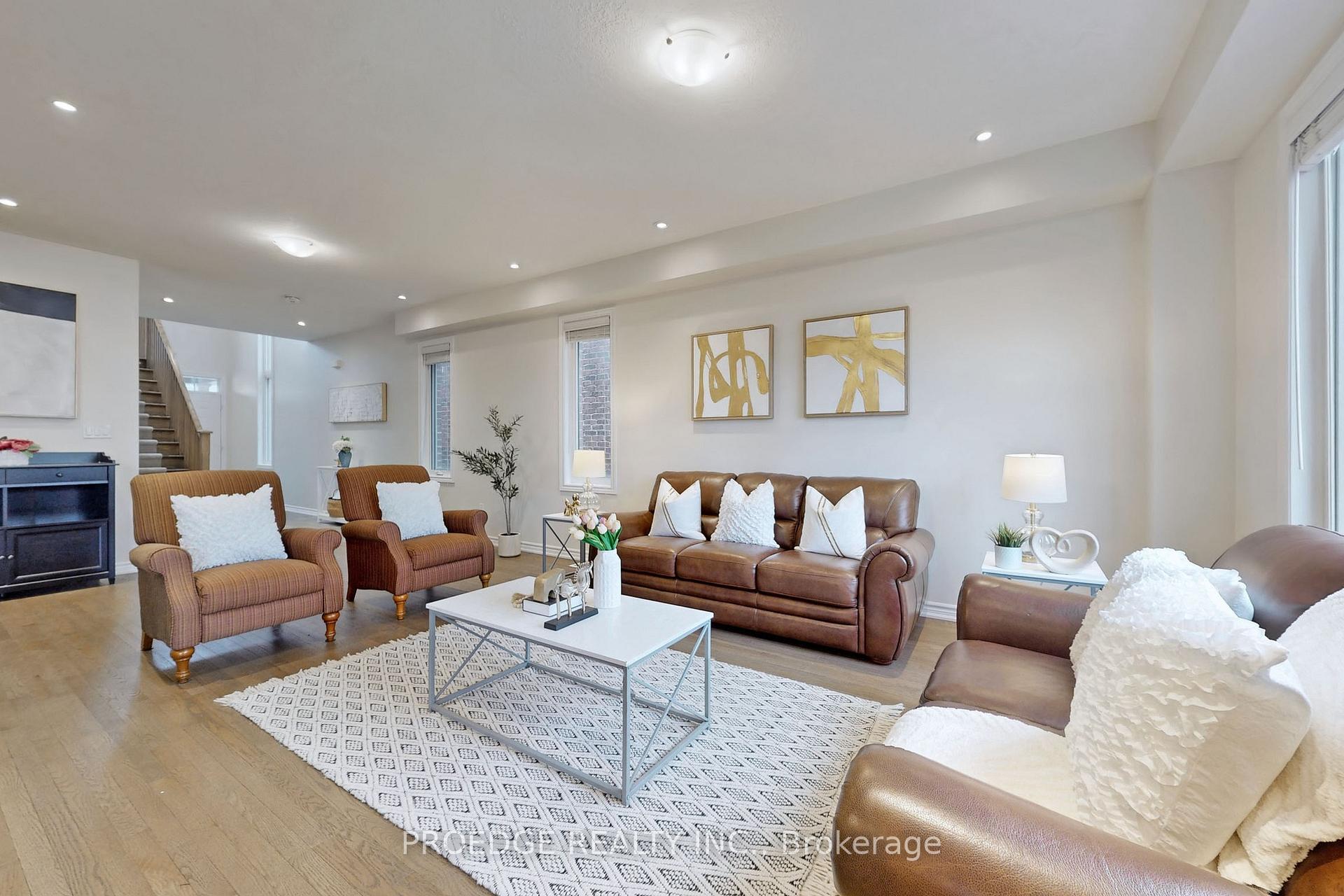 Photo 3 of 361 Beechdrops Drive, Waterloo, Vista Hills — HOMEH