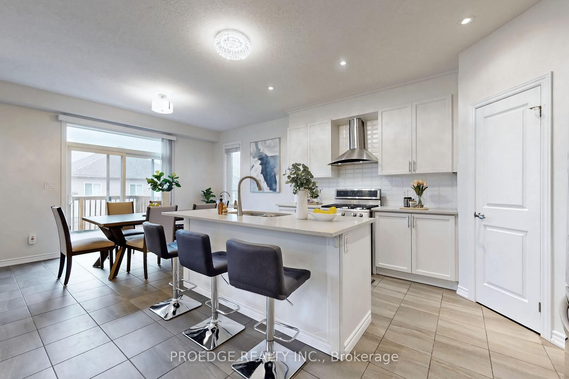 Photo 6 of 361 Beechdrops Drive, Waterloo, Vista Hills — HOMEH