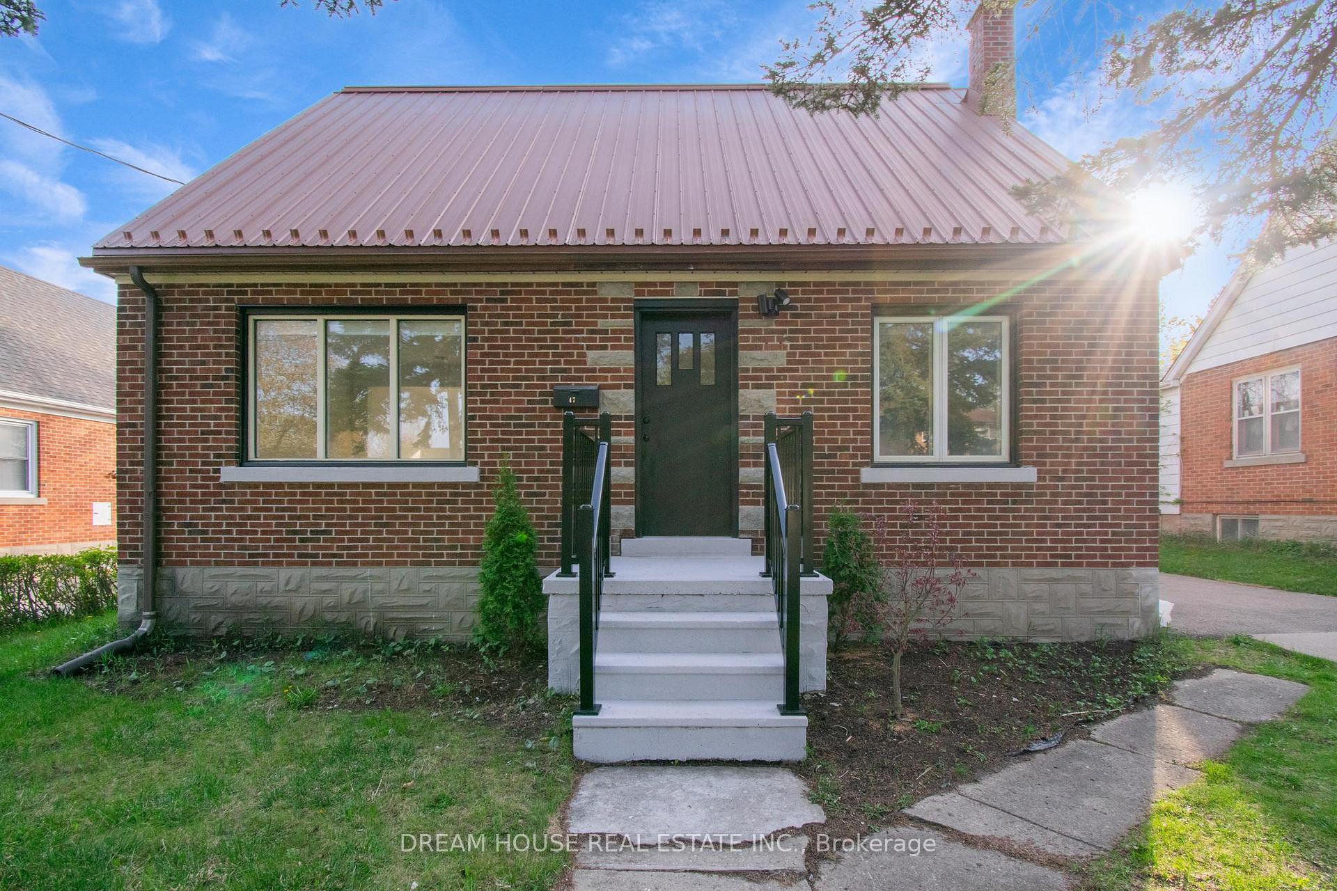 Front of 47 Ellis Crescent N