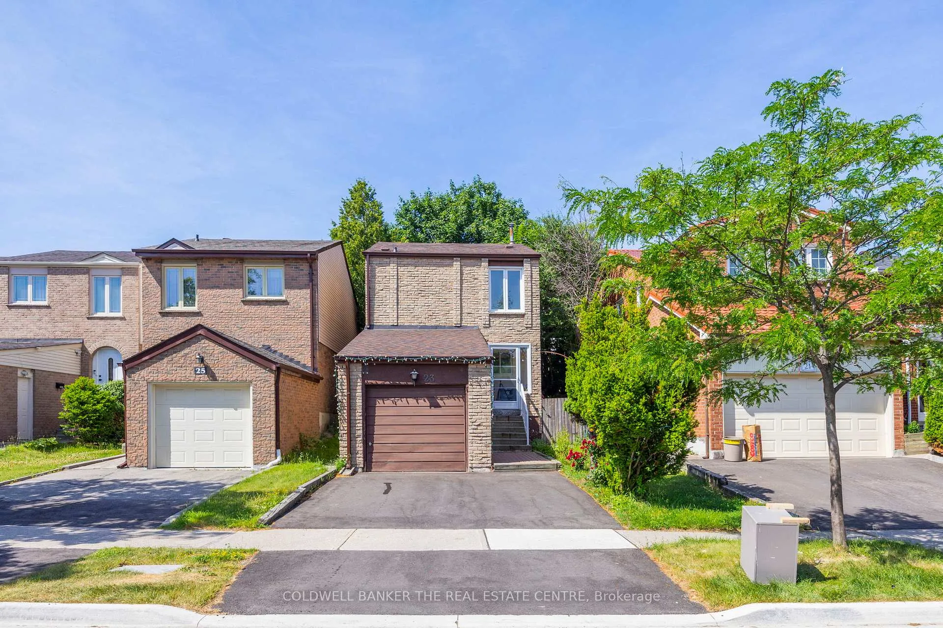 Front of 23 Riviera Drive W