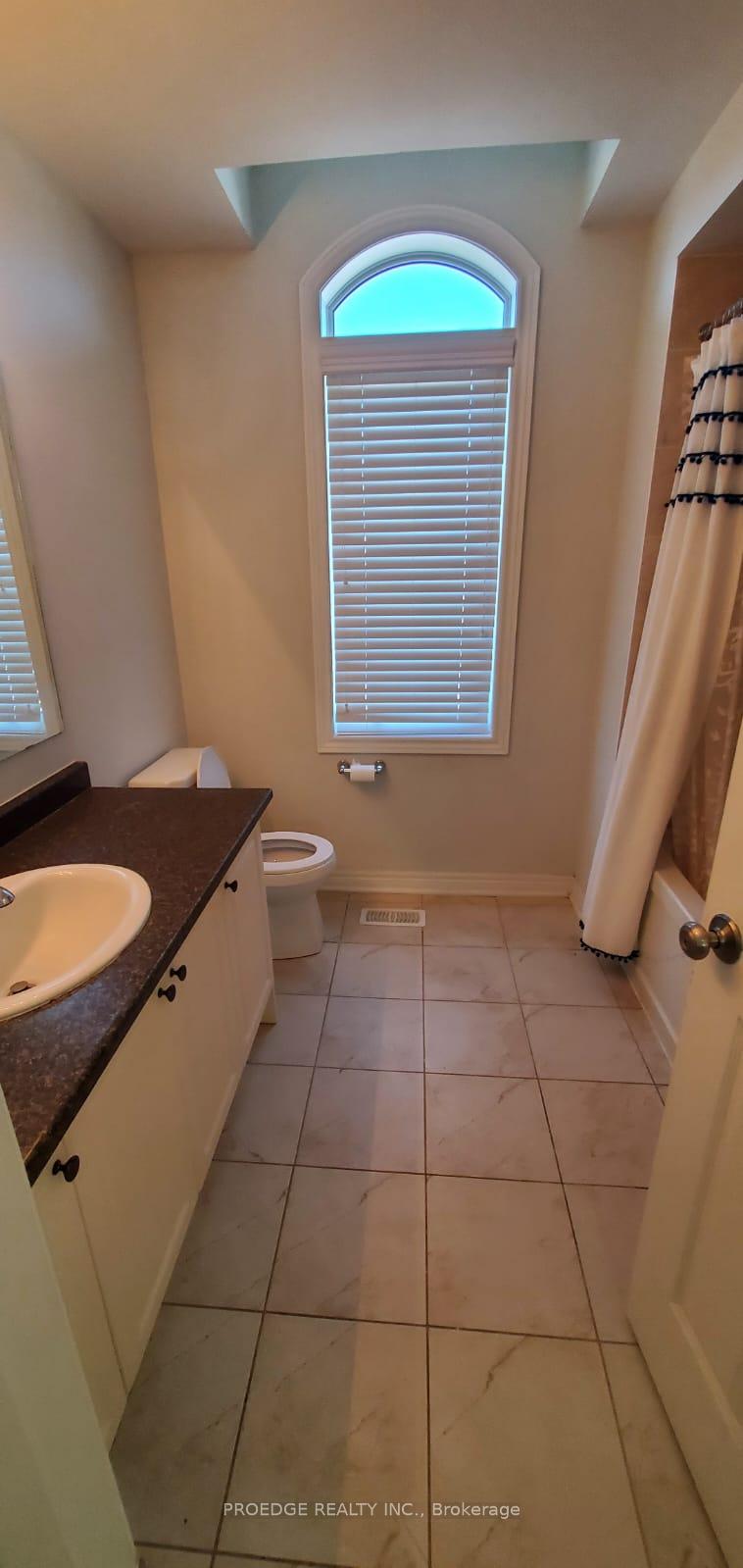 Photo 6 of 103 Bridlewood Boulevard E, Whitby, Rolling Acres — HOMEH