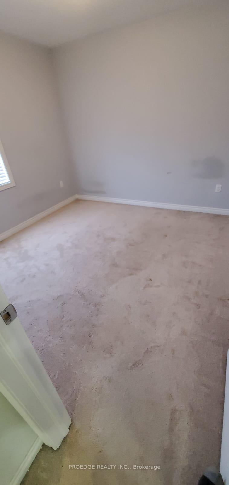 Photo 8 of 103 Bridlewood Boulevard E, Whitby, Rolling Acres — HOMEH