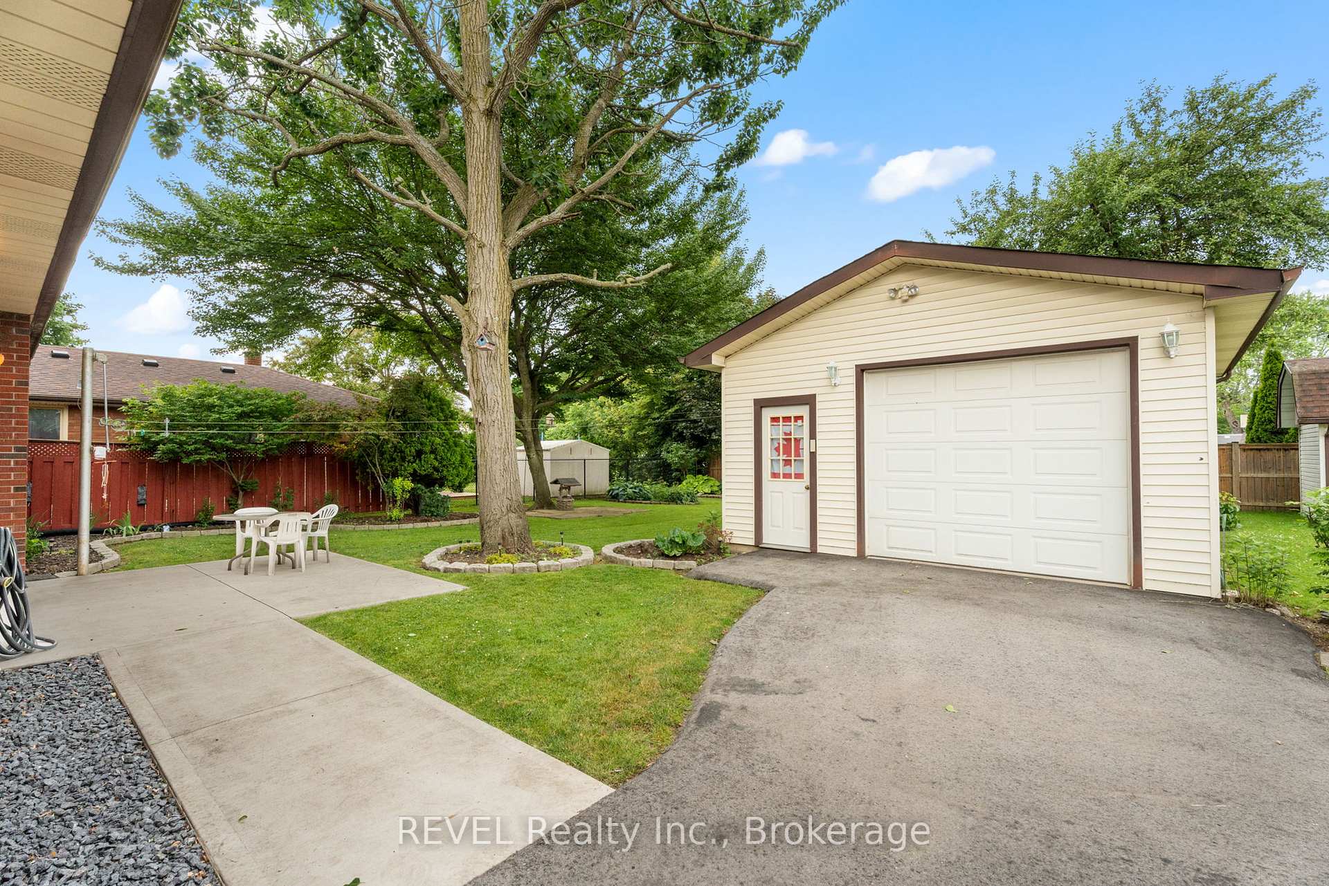 Photo 4 of 551 Alan Avenue, Welland, Prince Charles — HOMEH
