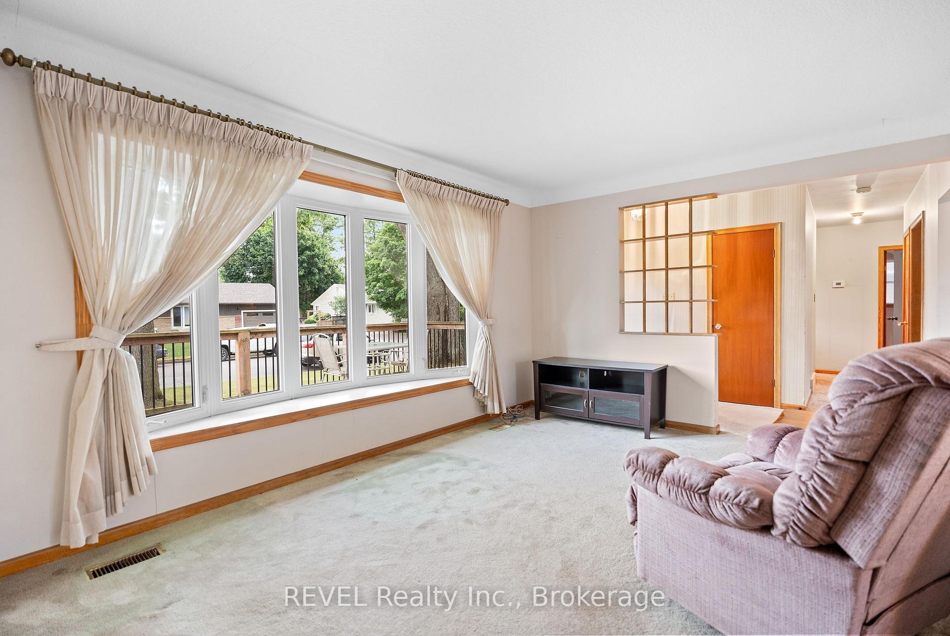 Photo 9 of 551 Alan Avenue, Welland, Prince Charles — HOMEH