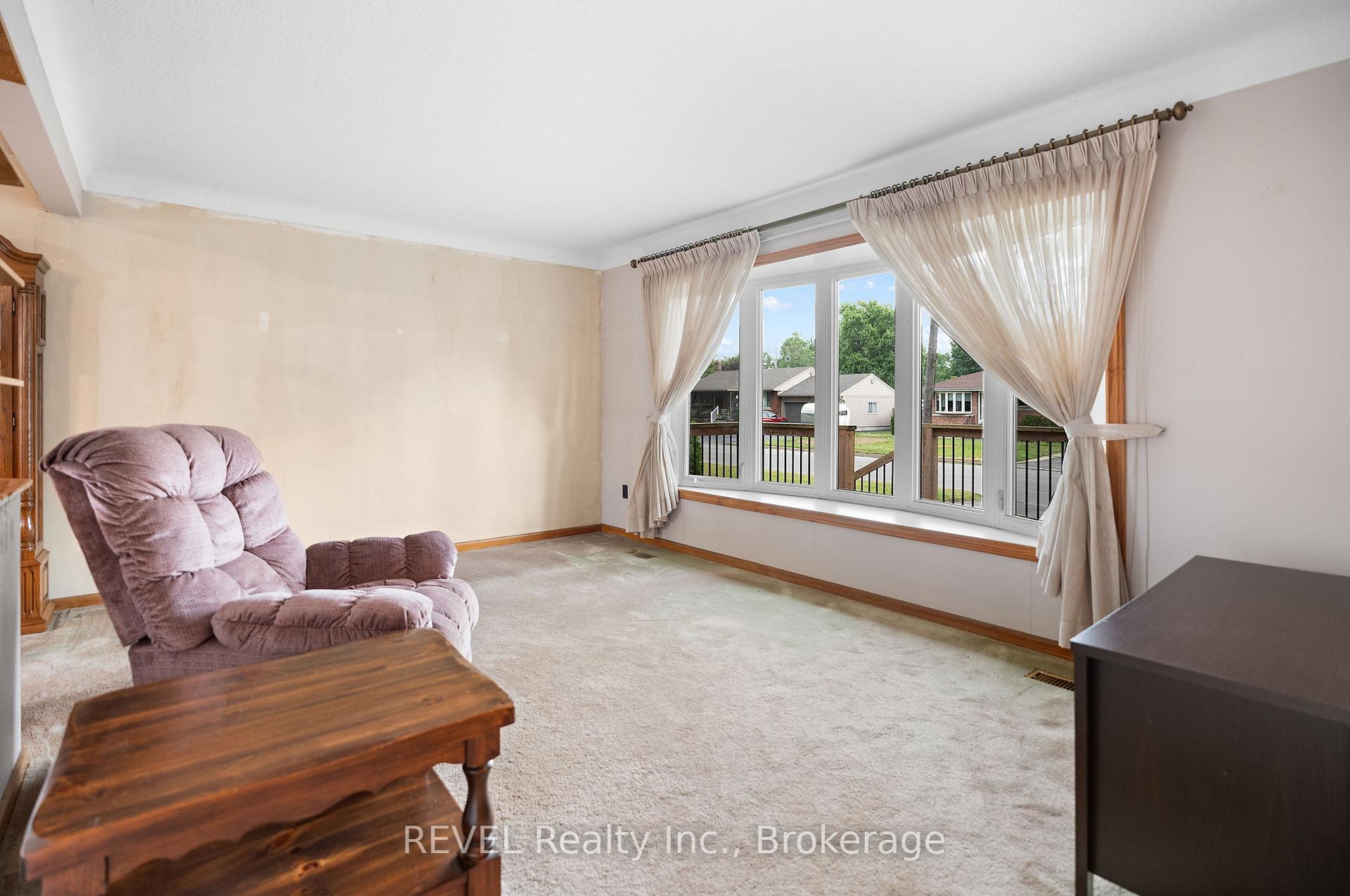 Photo 10 of 551 Alan Avenue, Welland, Prince Charles — HOMEH
