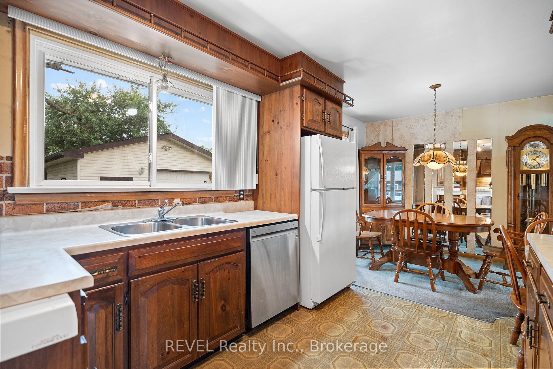 Photo 13 of 551 Alan Avenue, Welland, Prince Charles — HOMEH