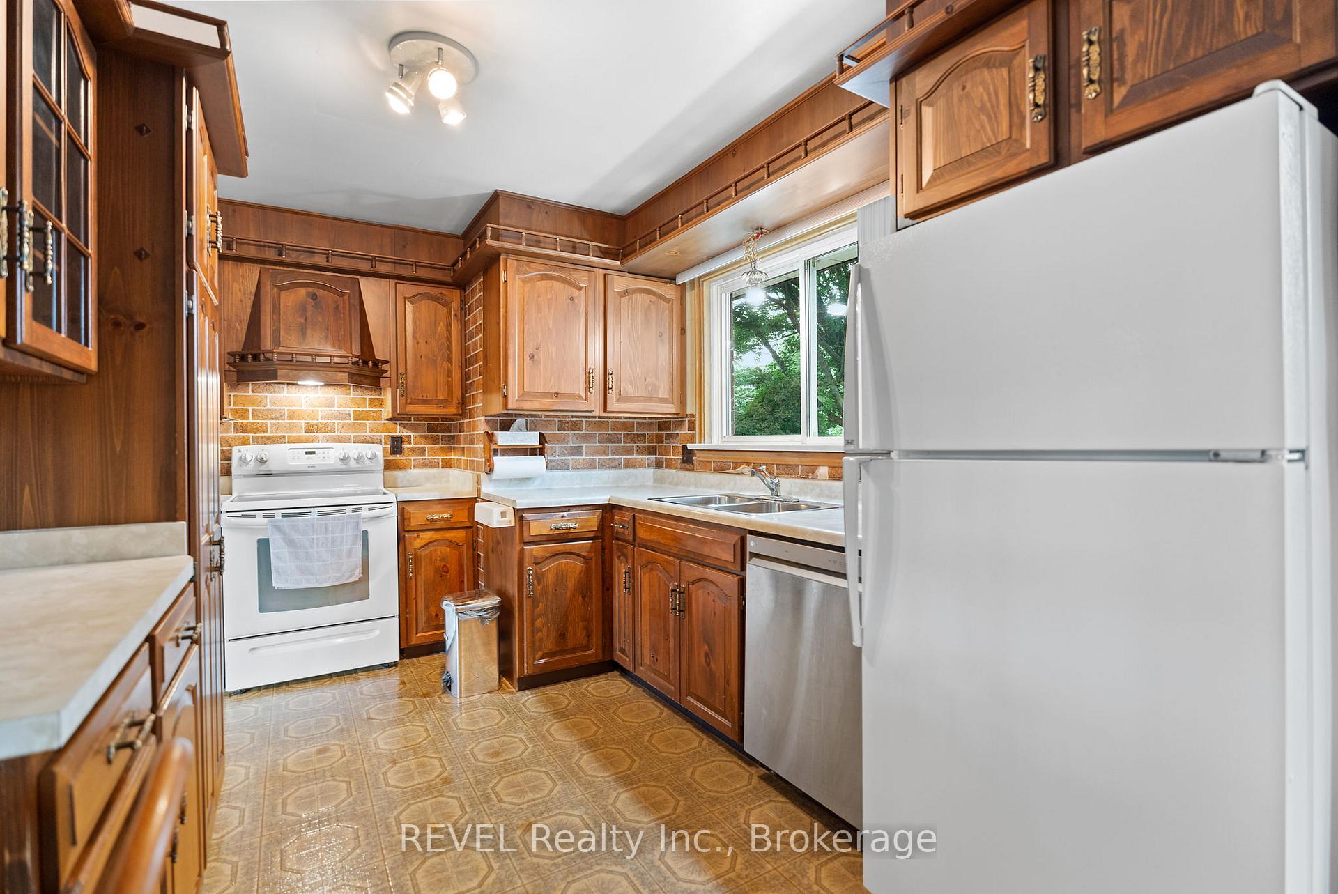 Photo 14 of 551 Alan Avenue, Welland, Prince Charles — HOMEH