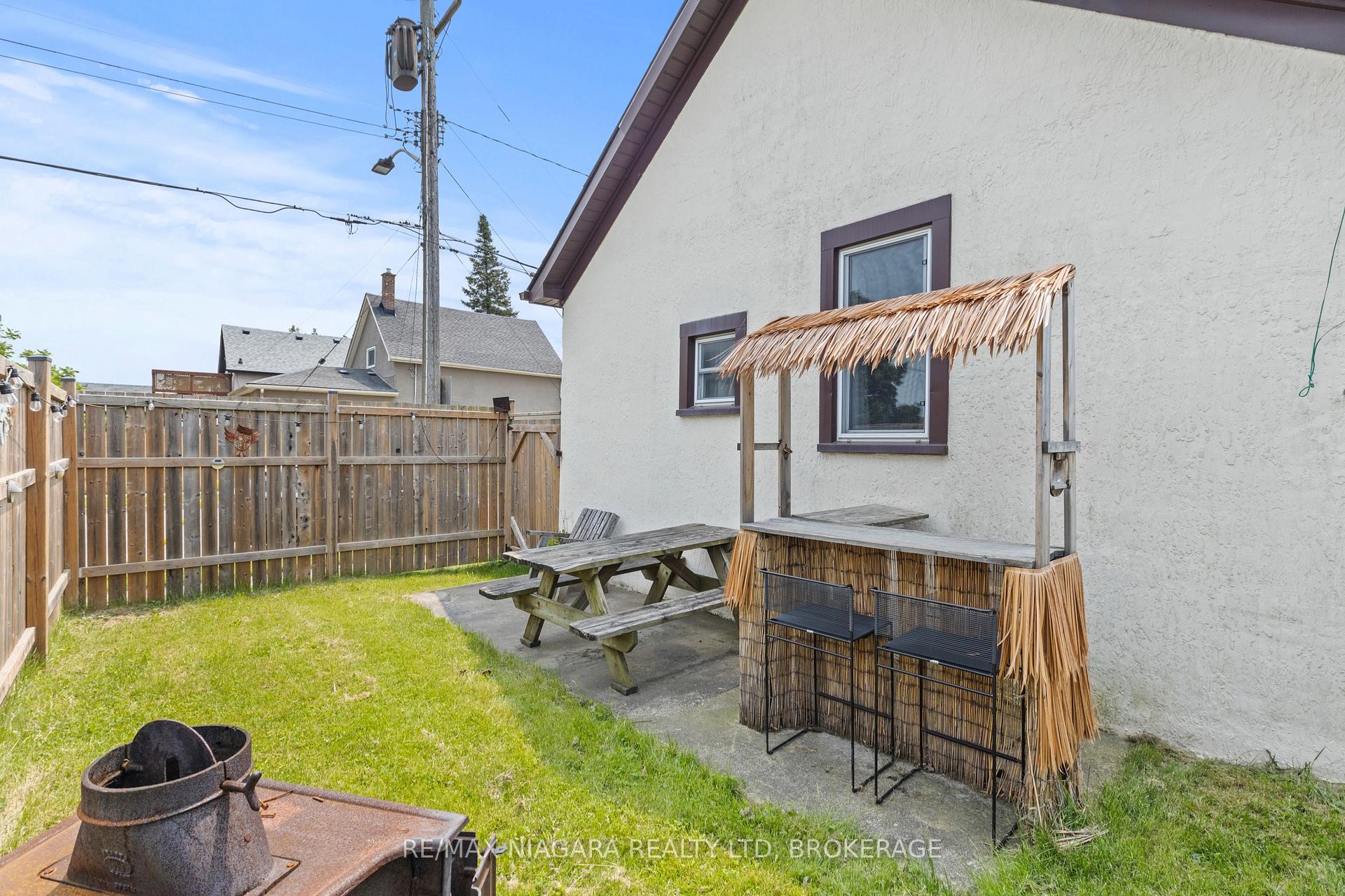 Photo 3 of 31 Broadway Avenue, Welland, Broadway — HOMEH