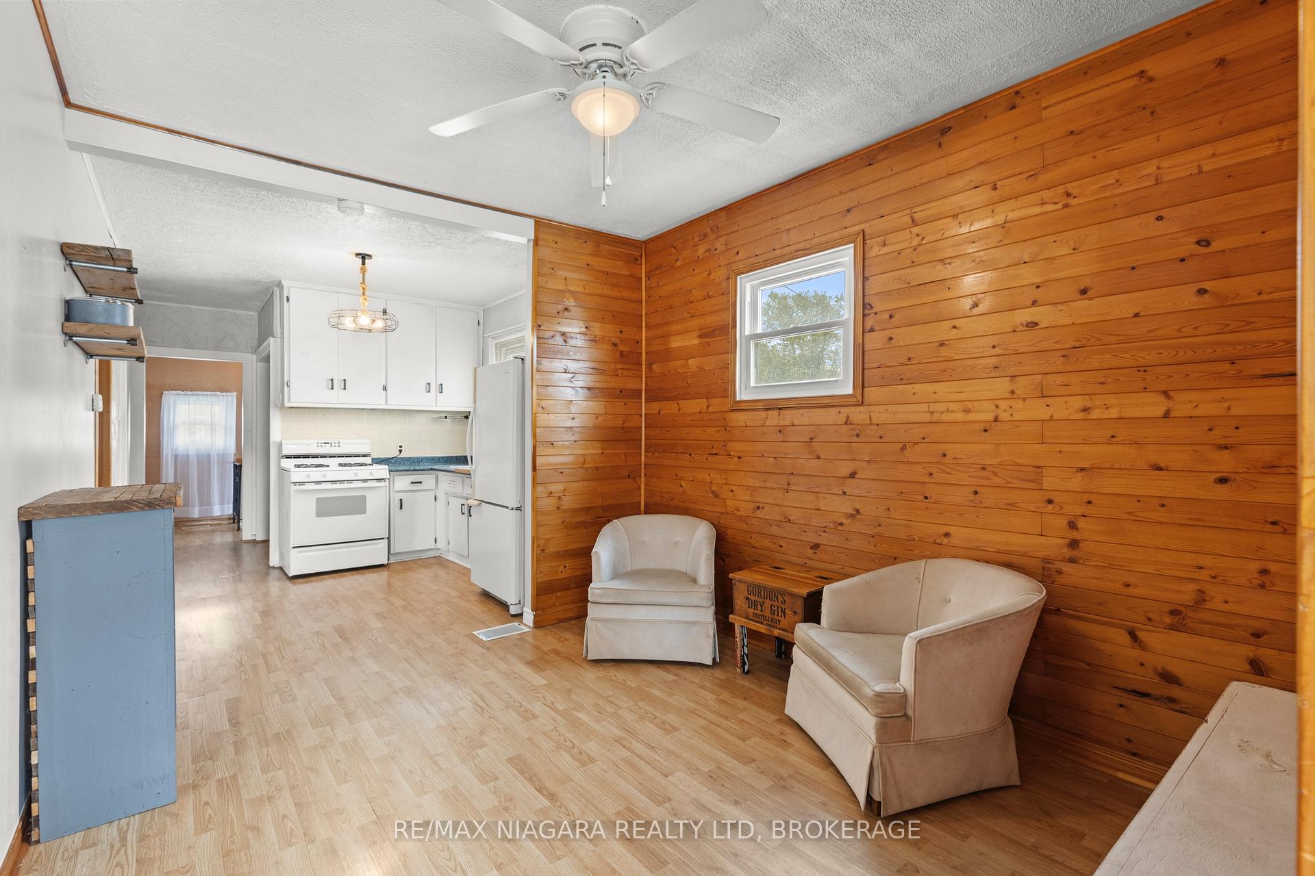 Photo 11 of 31 Broadway Avenue, Welland, Broadway — HOMEH