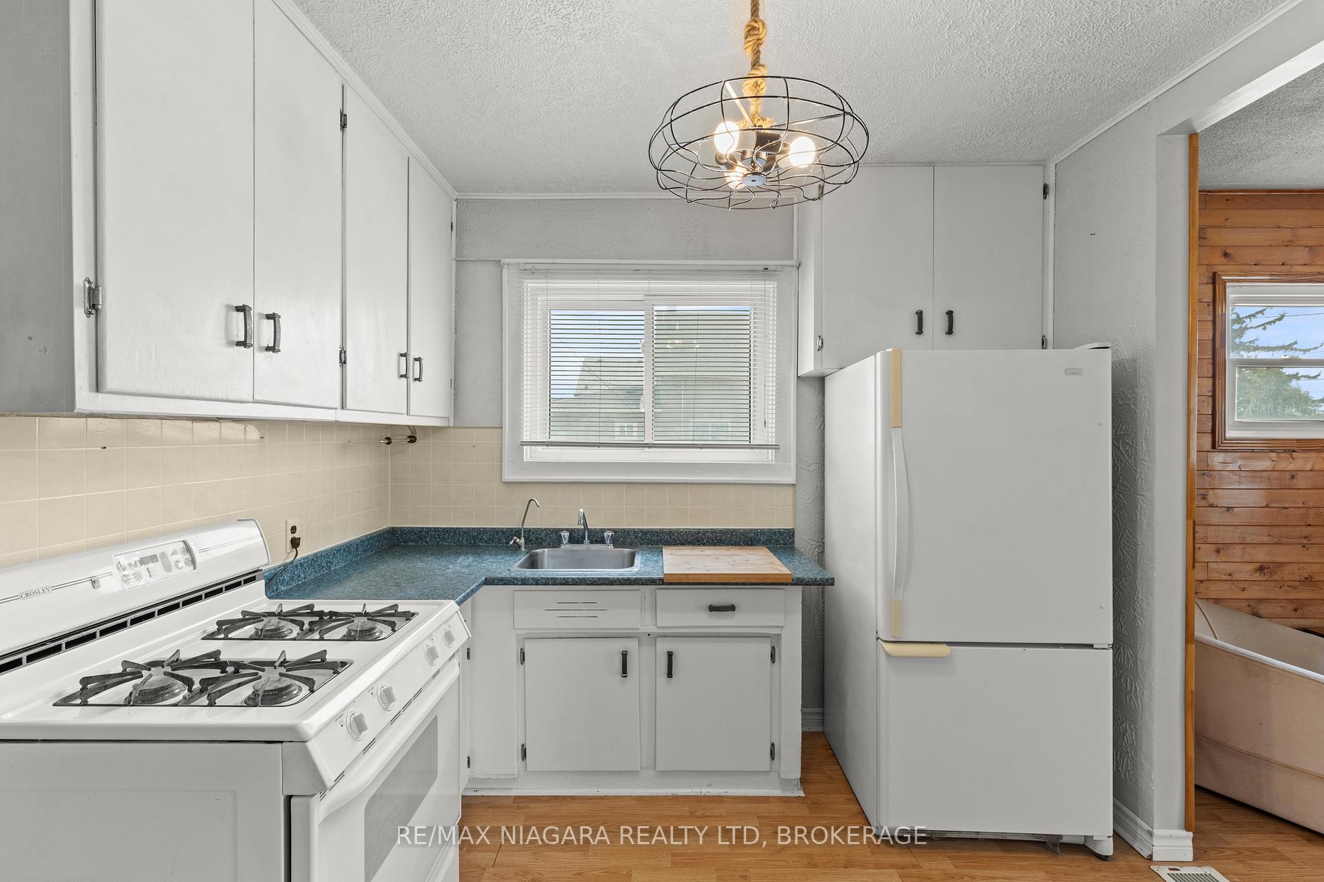 Photo 12 of 31 Broadway Avenue, Welland, Broadway — HOMEH