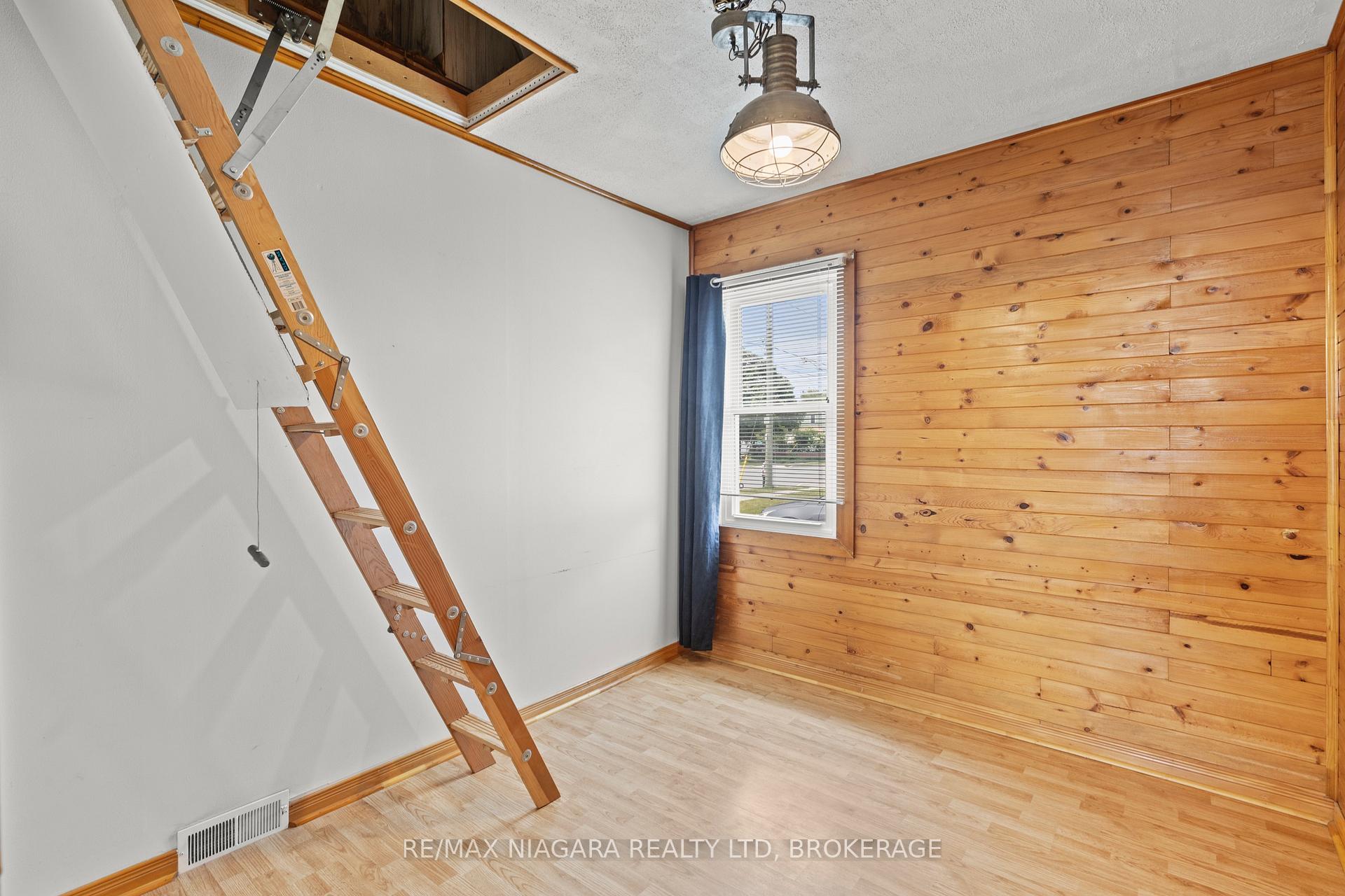 Photo 15 of 31 Broadway Avenue, Welland, Broadway — HOMEH