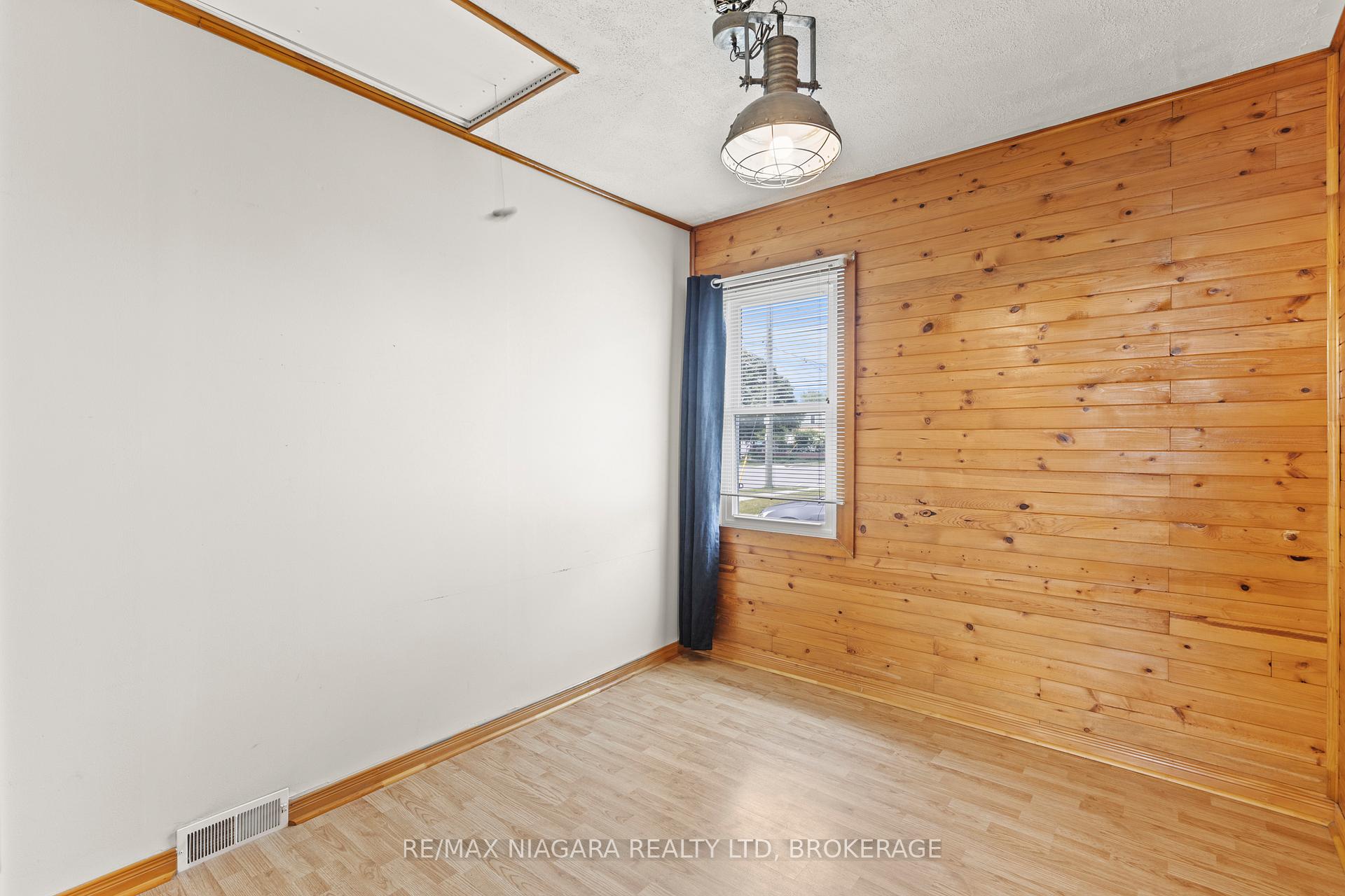 Photo 16 of 31 Broadway Avenue, Welland, Broadway — HOMEH