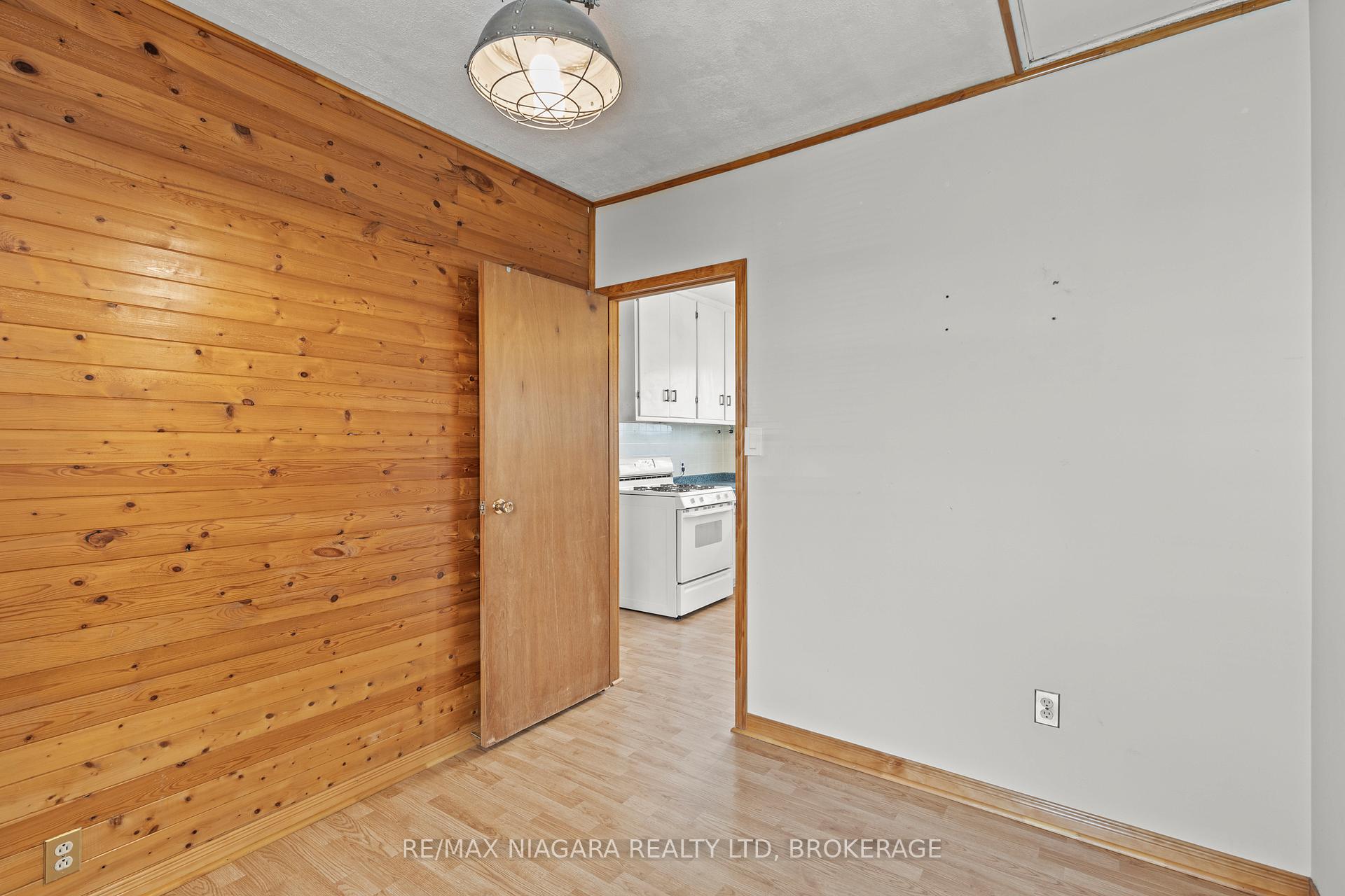 Photo 17 of 31 Broadway Avenue, Welland, Broadway — HOMEH