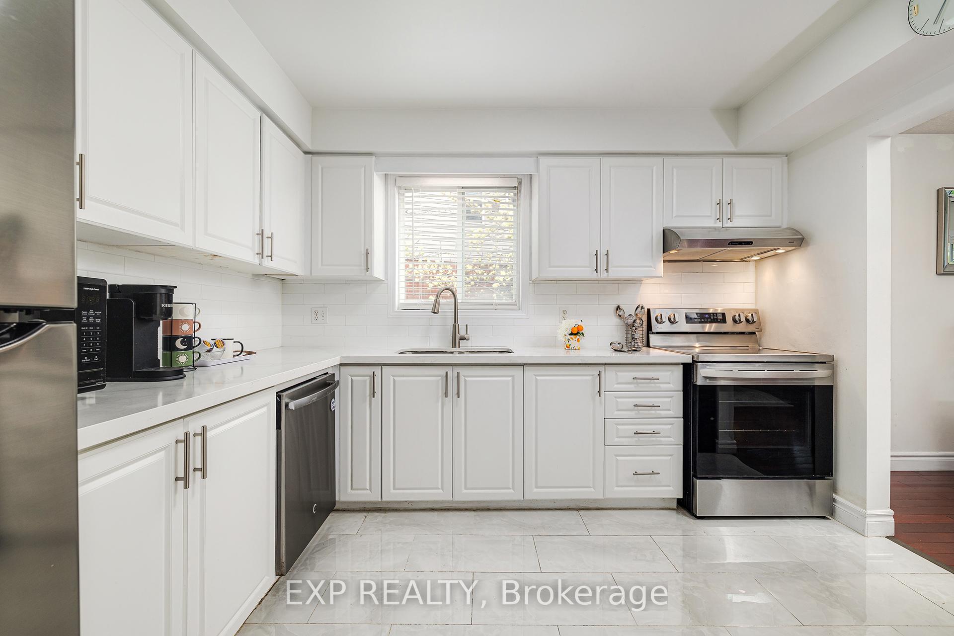 Photo 11 of 172 Dalecroft Place, Waterloo, Laurelwood — HOMEH