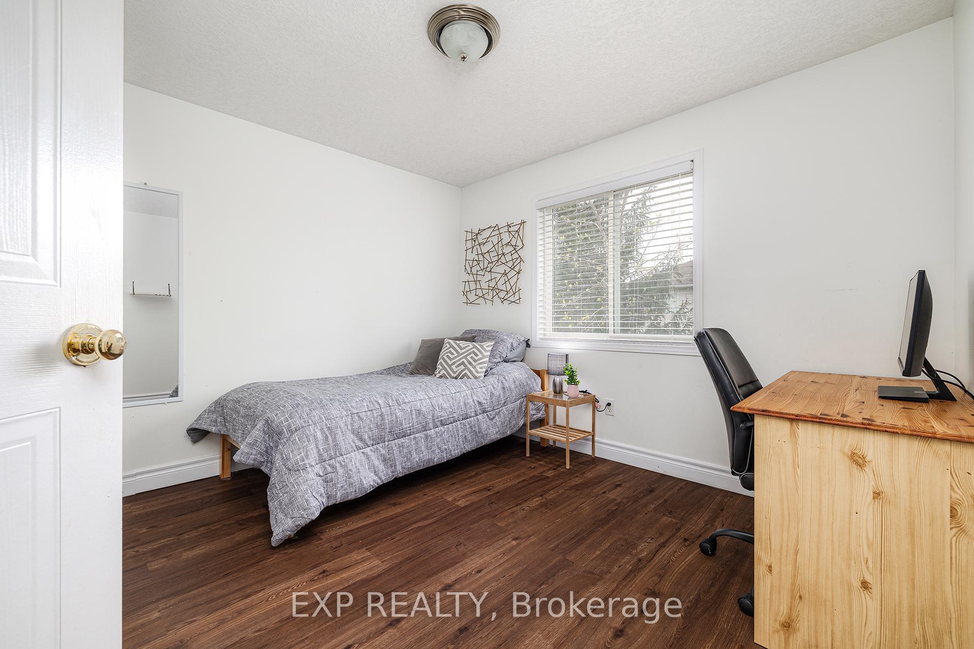 Photo 18 of 172 Dalecroft Place, Waterloo, Laurelwood — HOMEH