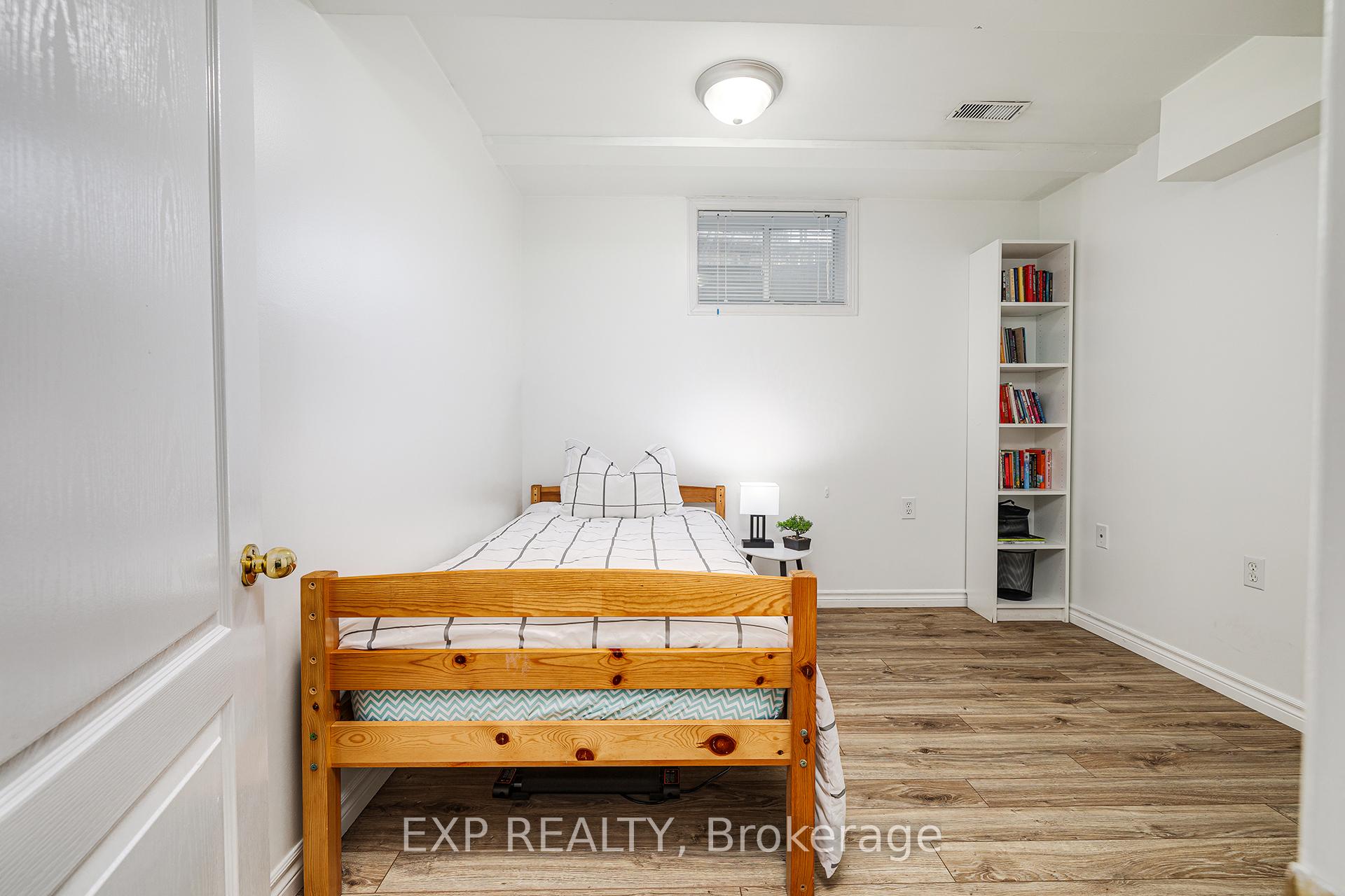 Photo 23 of 172 Dalecroft Place, Waterloo, Laurelwood — HOMEH