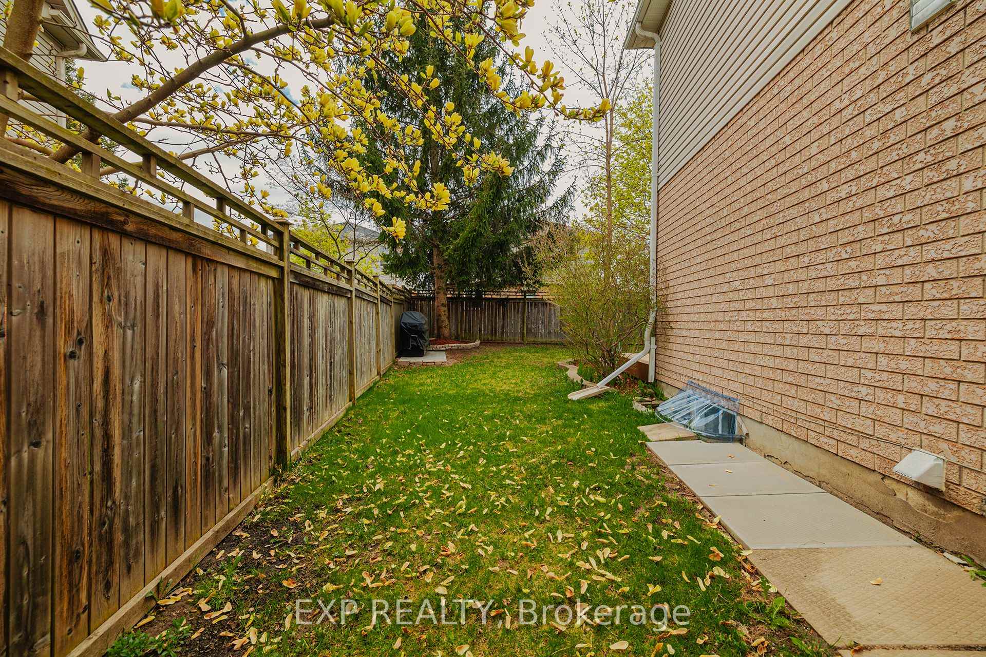 Photo 32 of 172 Dalecroft Place, Waterloo, Laurelwood — HOMEH