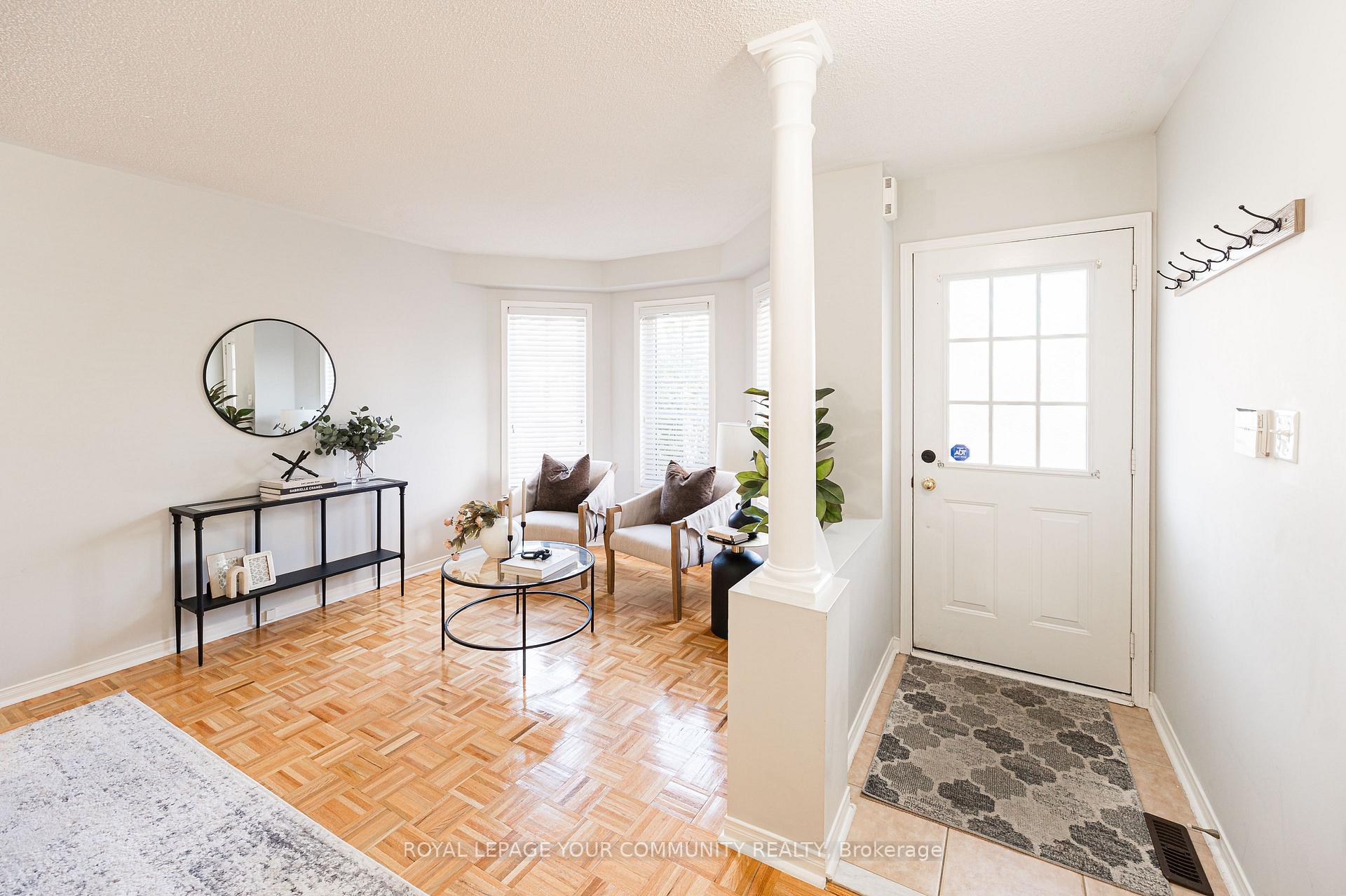 Photo 3 of 142 Blackthorn Drive, Vaughan, Maple — HOMEH