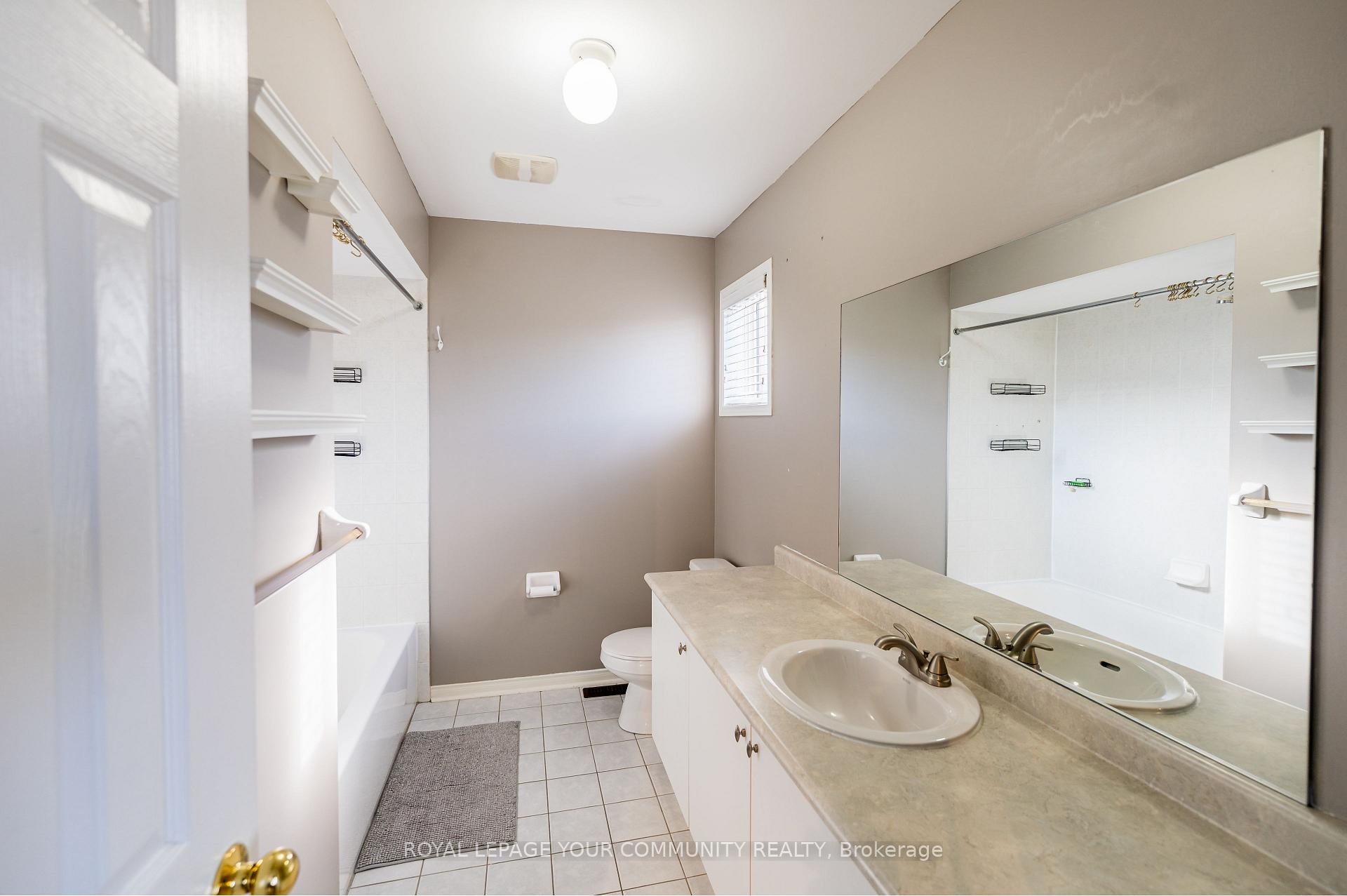 Photo 14 of 142 Blackthorn Drive, Vaughan, Maple — HOMEH