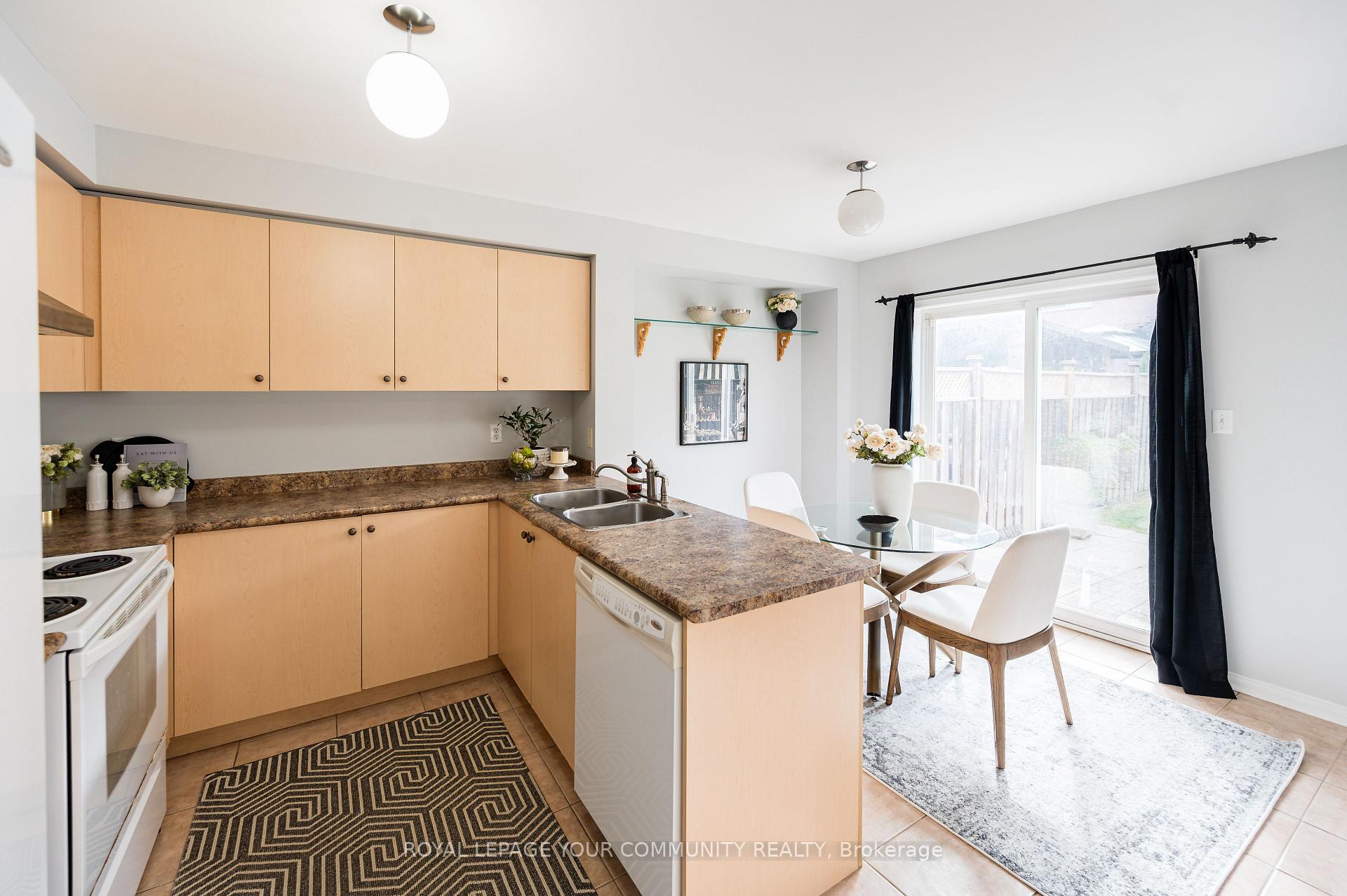 Photo 18 of 142 Blackthorn Drive, Vaughan, Maple — HOMEH