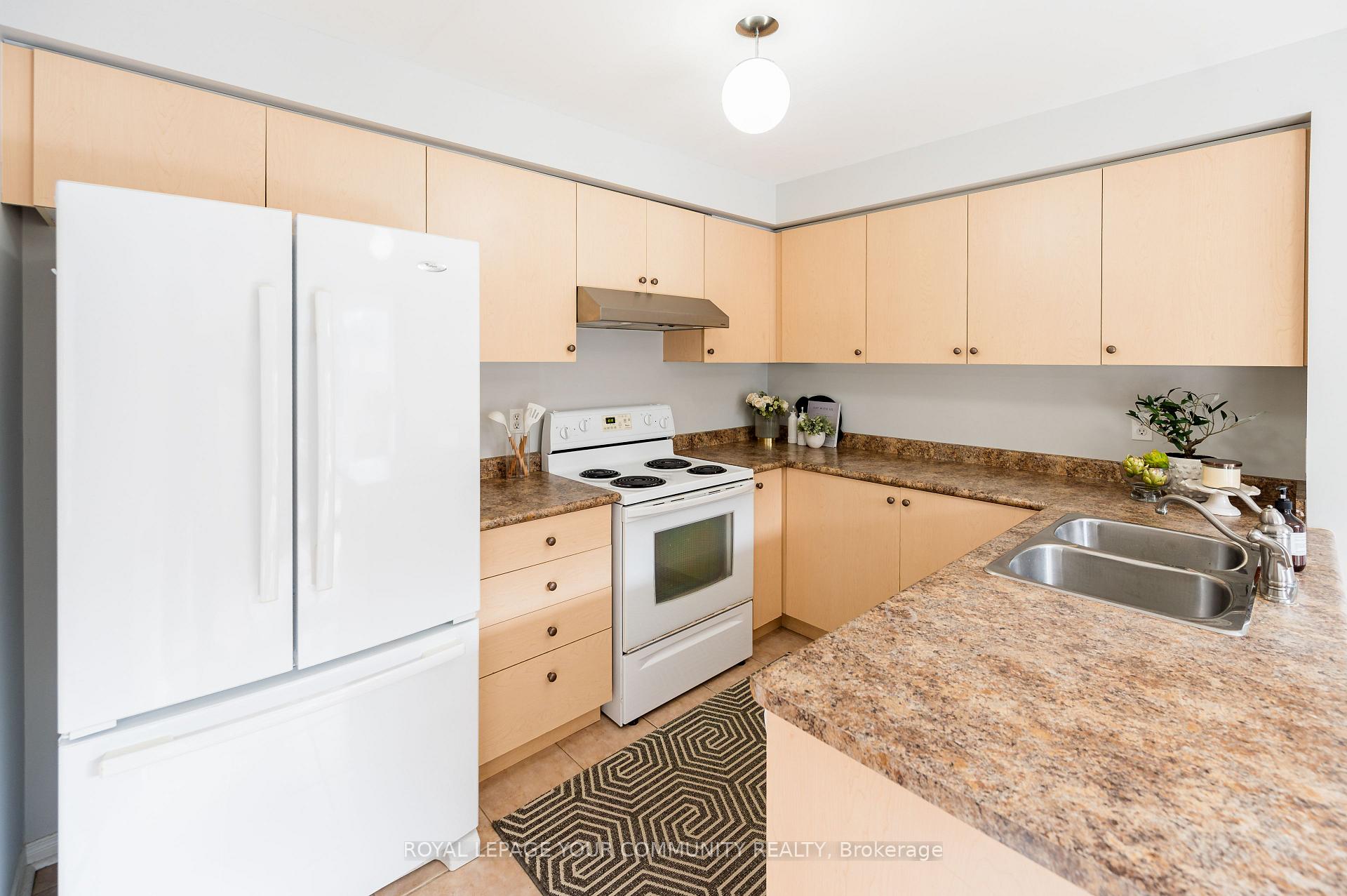 Photo 19 of 142 Blackthorn Drive, Vaughan, Maple — HOMEH