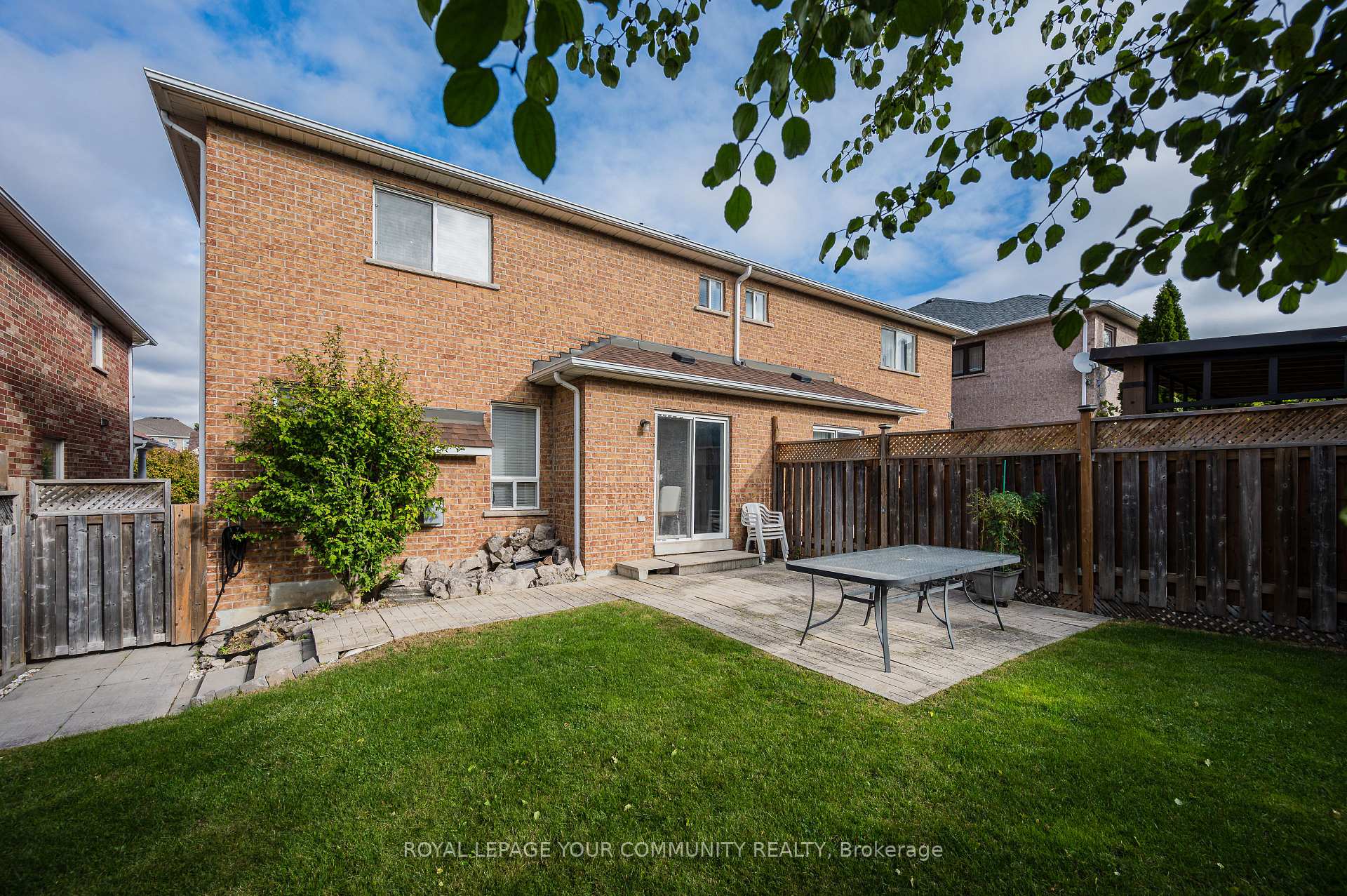 Photo 21 of 142 Blackthorn Drive, Vaughan, Maple — HOMEH