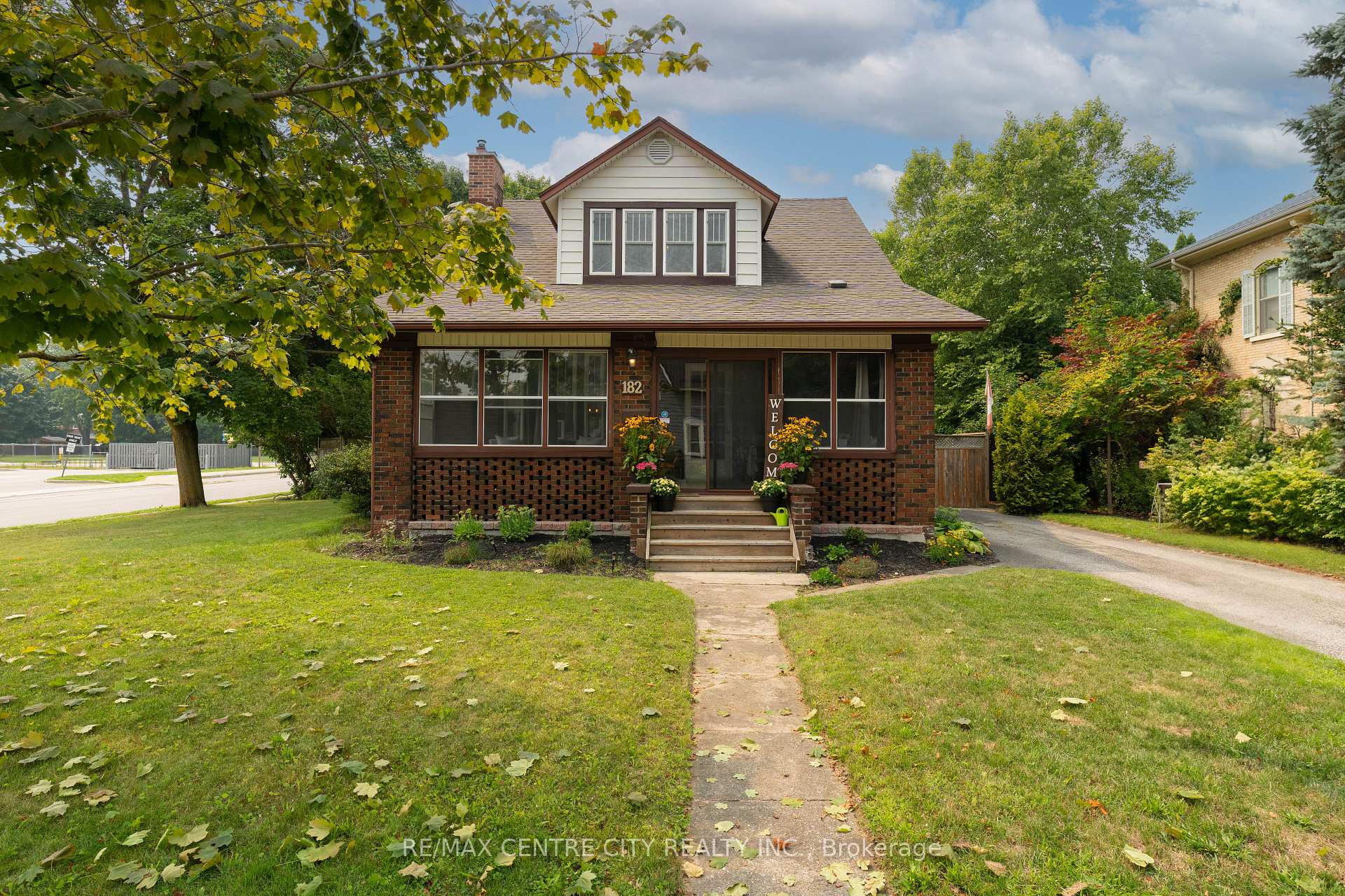 Photo 2 of 182 John Street S, Aylmer — HOMEH
