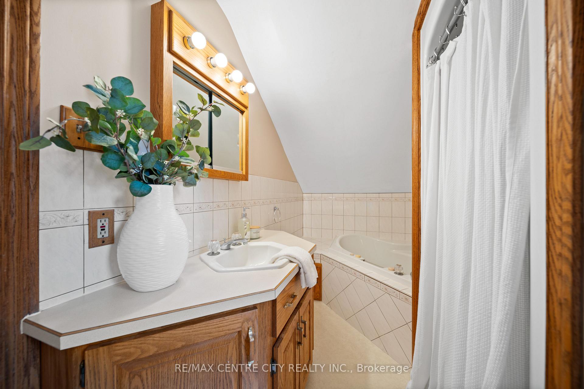 Photo 32 of 182 John Street S, Aylmer — HOMEH