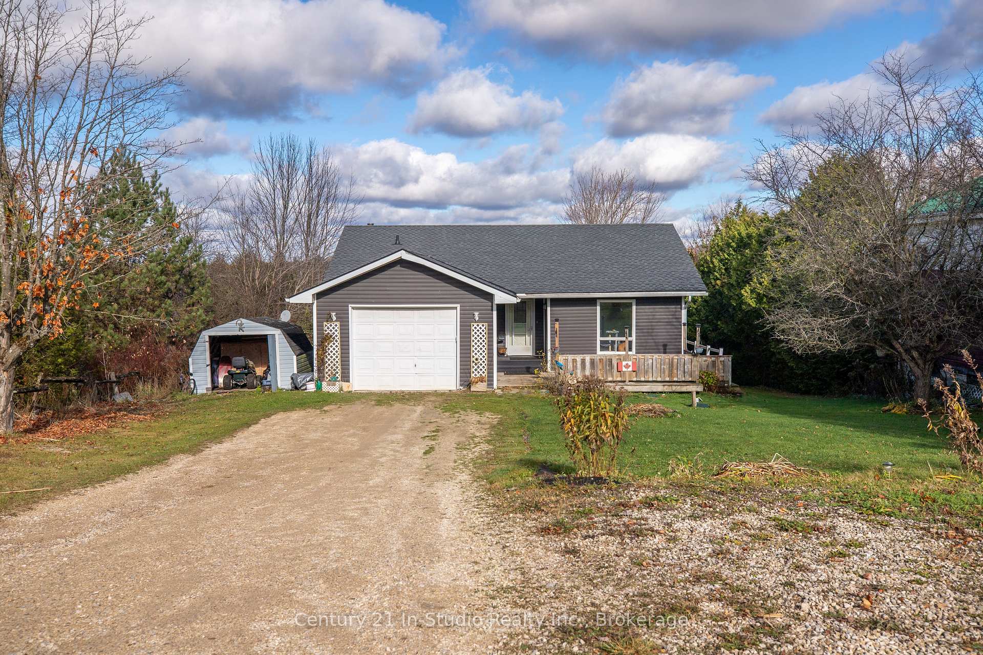 Front of 474839 Townsend Lake Road