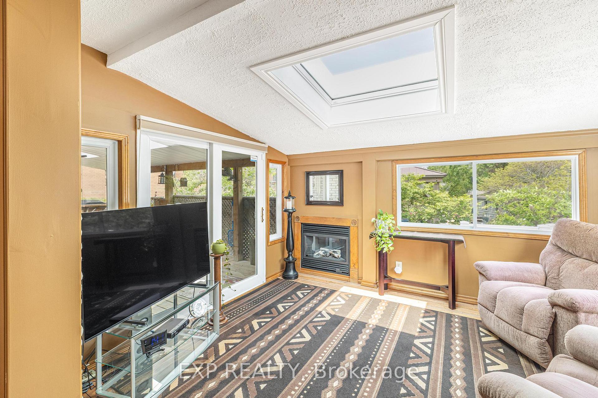 Photo 16 of 320 Daleside Place, Waterloo — HOMEH