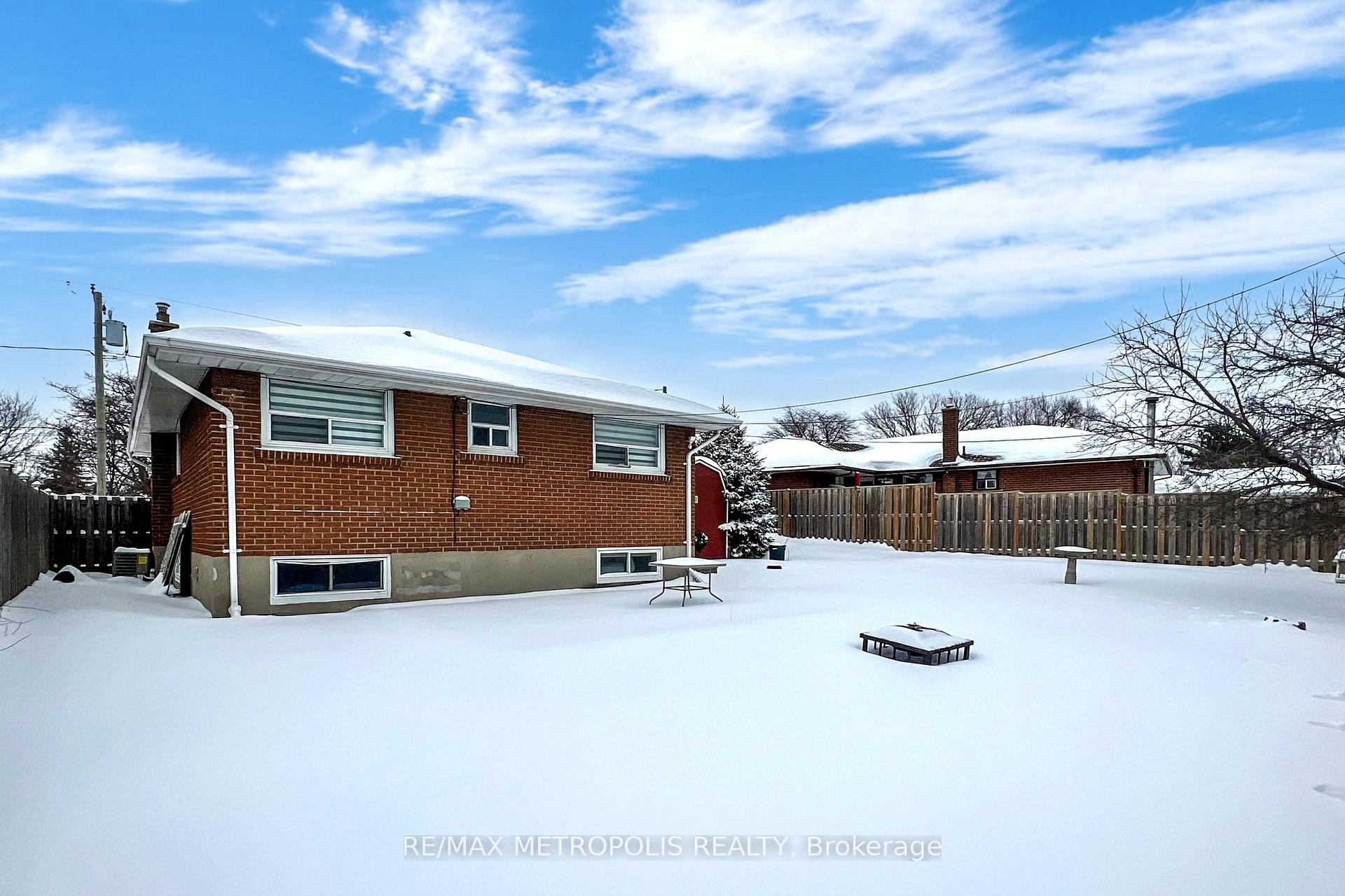 Photo 14 of Unit BASEMENT, 1028 Mccullough Drive, Whitby, Downtown Whitby — HOMEH
