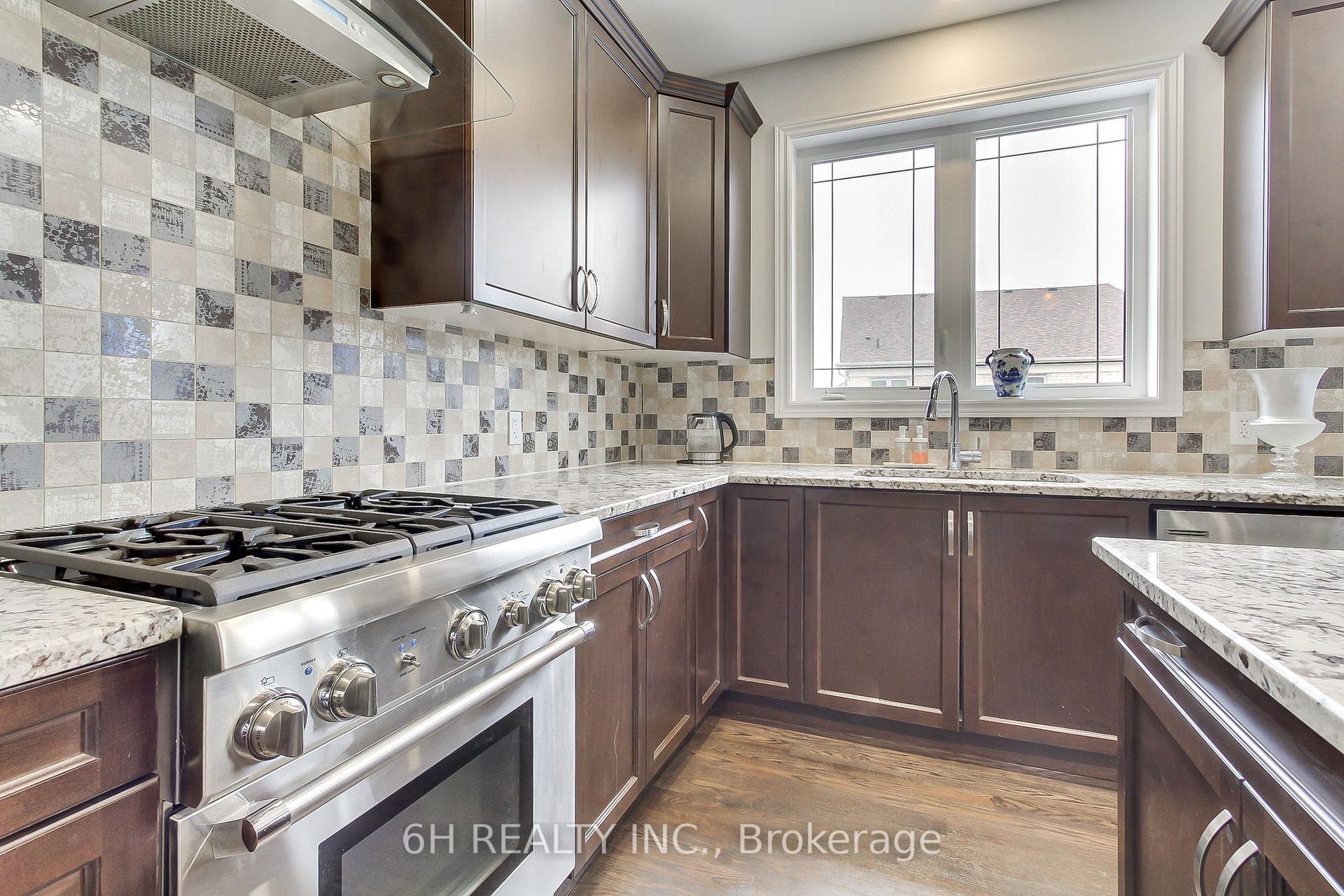 Photo 16 of 49 Strong Avenue, Vaughan, Patterson — HOMEH