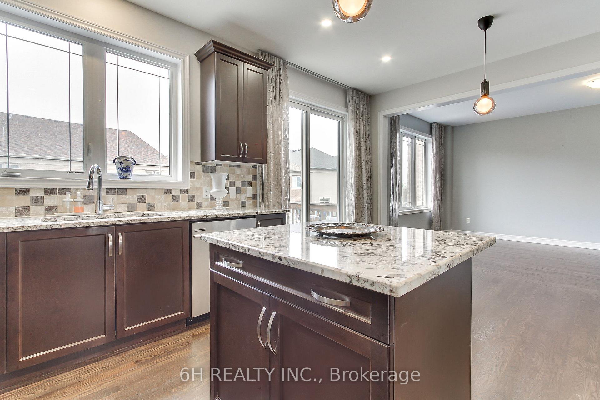 Photo 17 of 49 Strong Avenue, Vaughan, Patterson — HOMEH