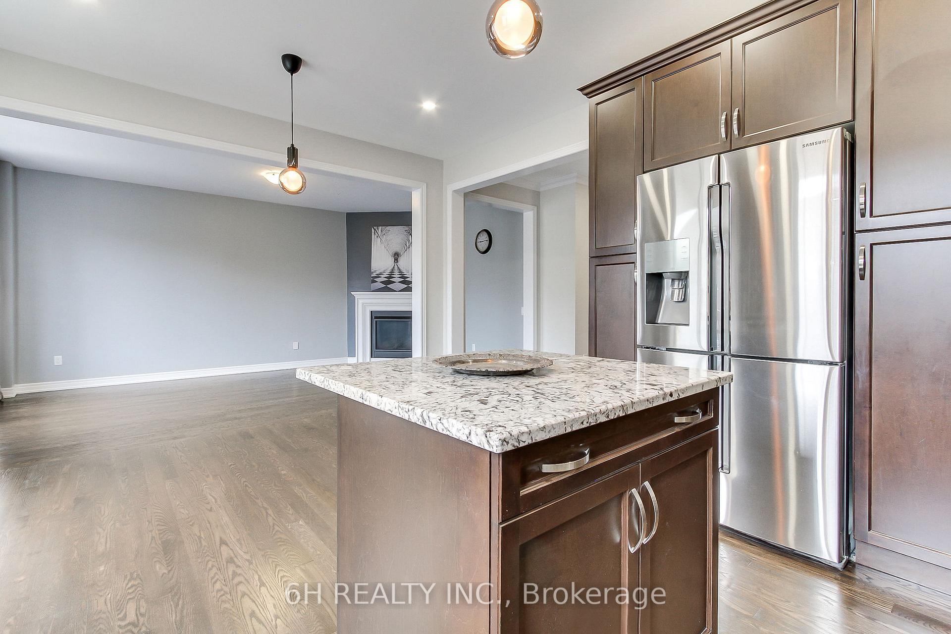 Photo 18 of 49 Strong Avenue, Vaughan, Patterson — HOMEH