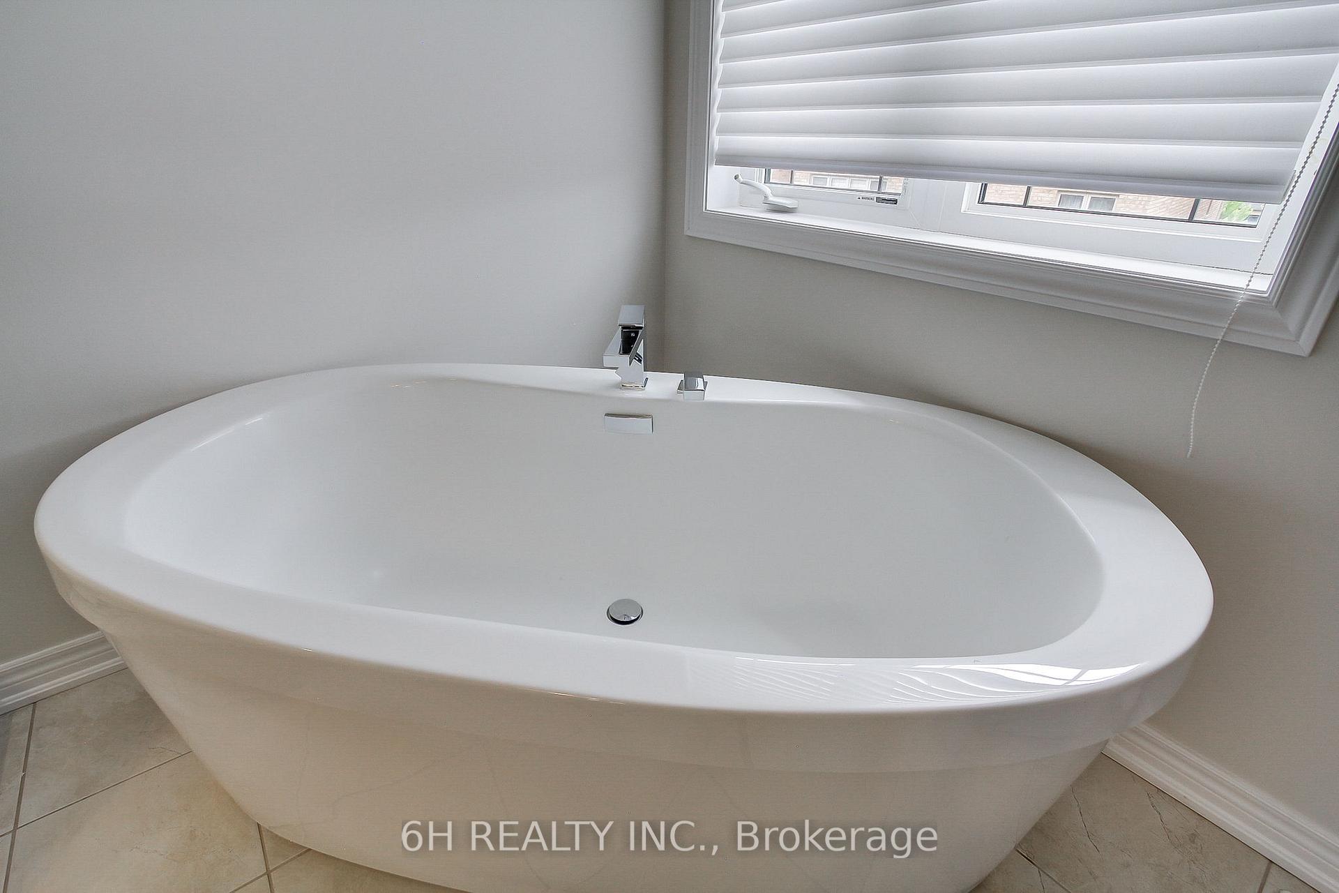 Photo 33 of 49 Strong Avenue, Vaughan, Patterson — HOMEH