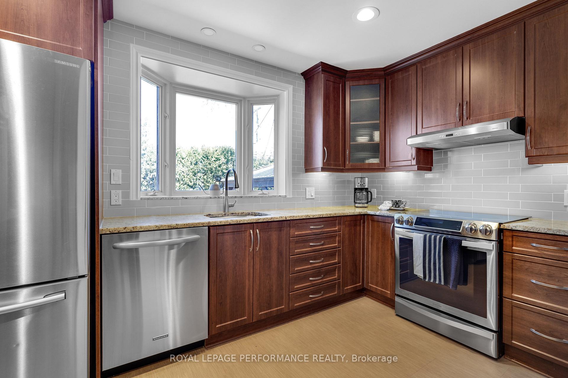 Photo 10 of 285 Frost Avenue, Ottawa, Alta Vista/Faircrest Heights — HOMEH