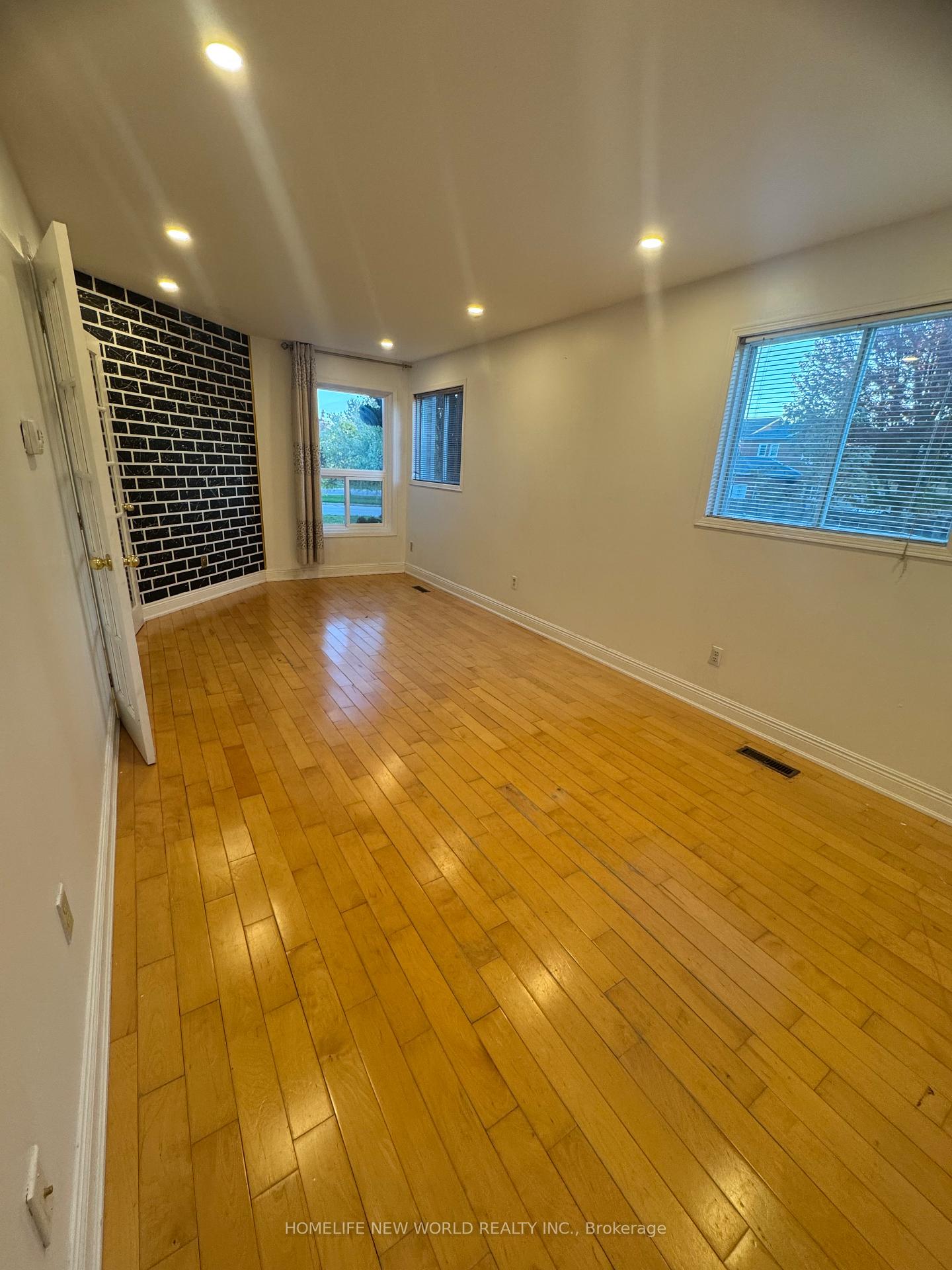 Photo 3 of 61 Hartrick Place, Whitby, Rolling Acres — HOMEH