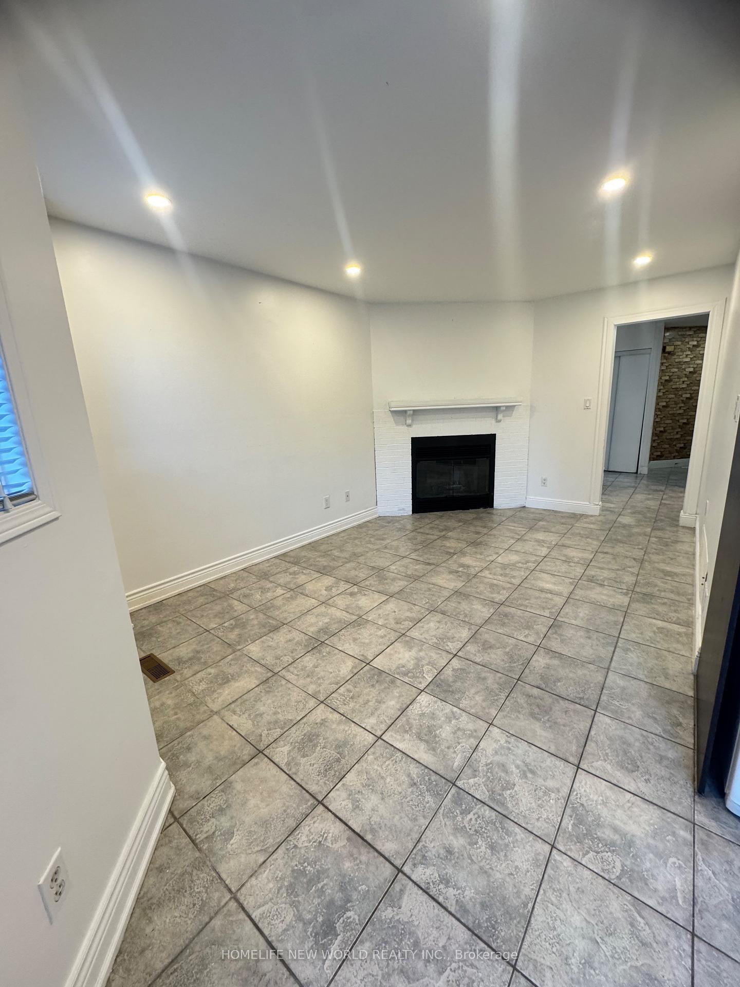 Photo 4 of 61 Hartrick Place, Whitby, Rolling Acres — HOMEH