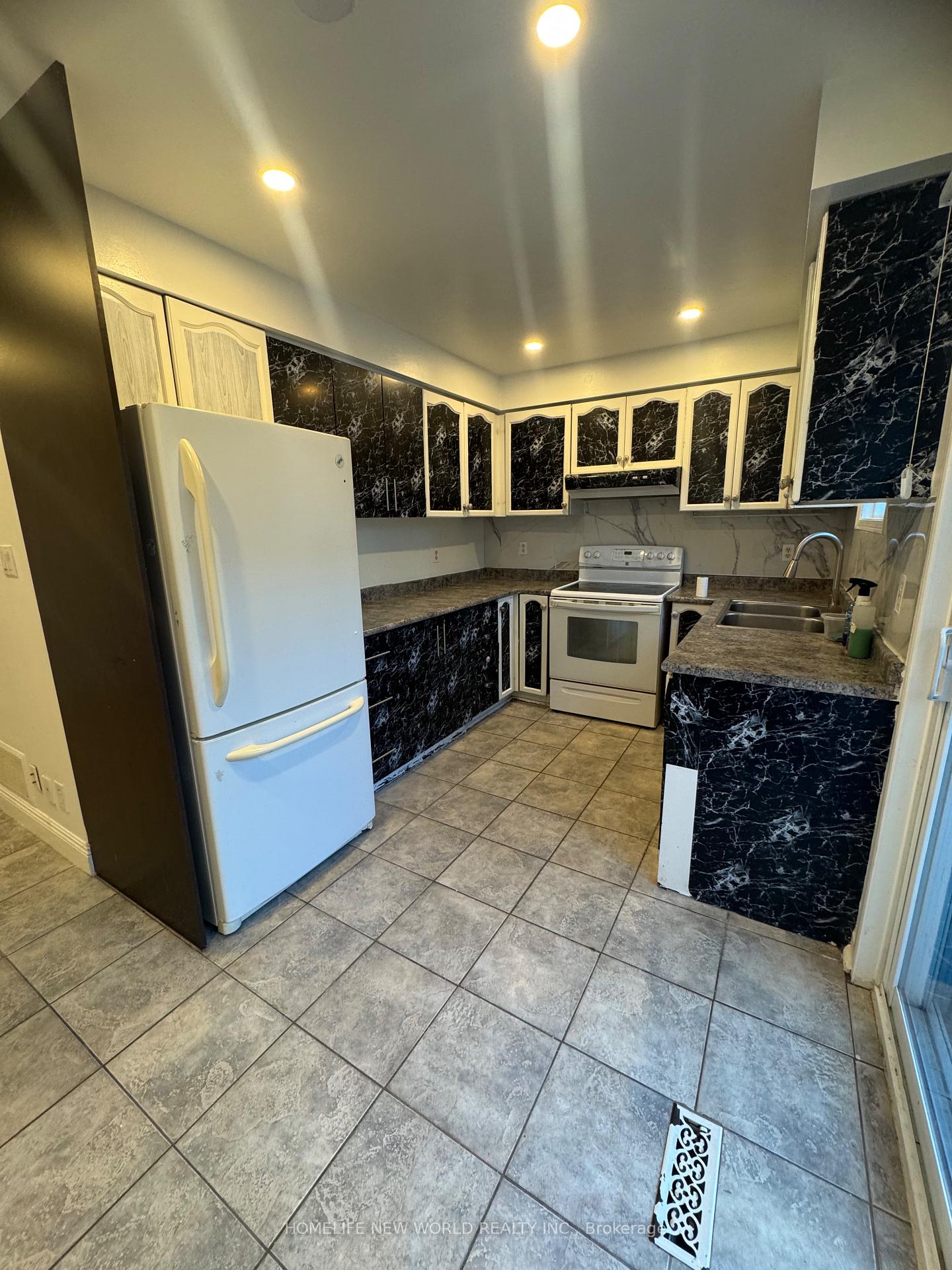 Photo 6 of 61 Hartrick Place, Whitby, Rolling Acres — HOMEH