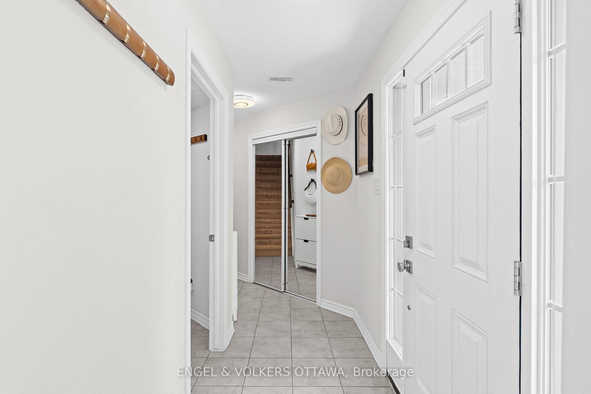 Photo 4 of 349 Pumpkinseed Crescent, Ottawa, Barrhaven - Half Moon Bay — HOMEH