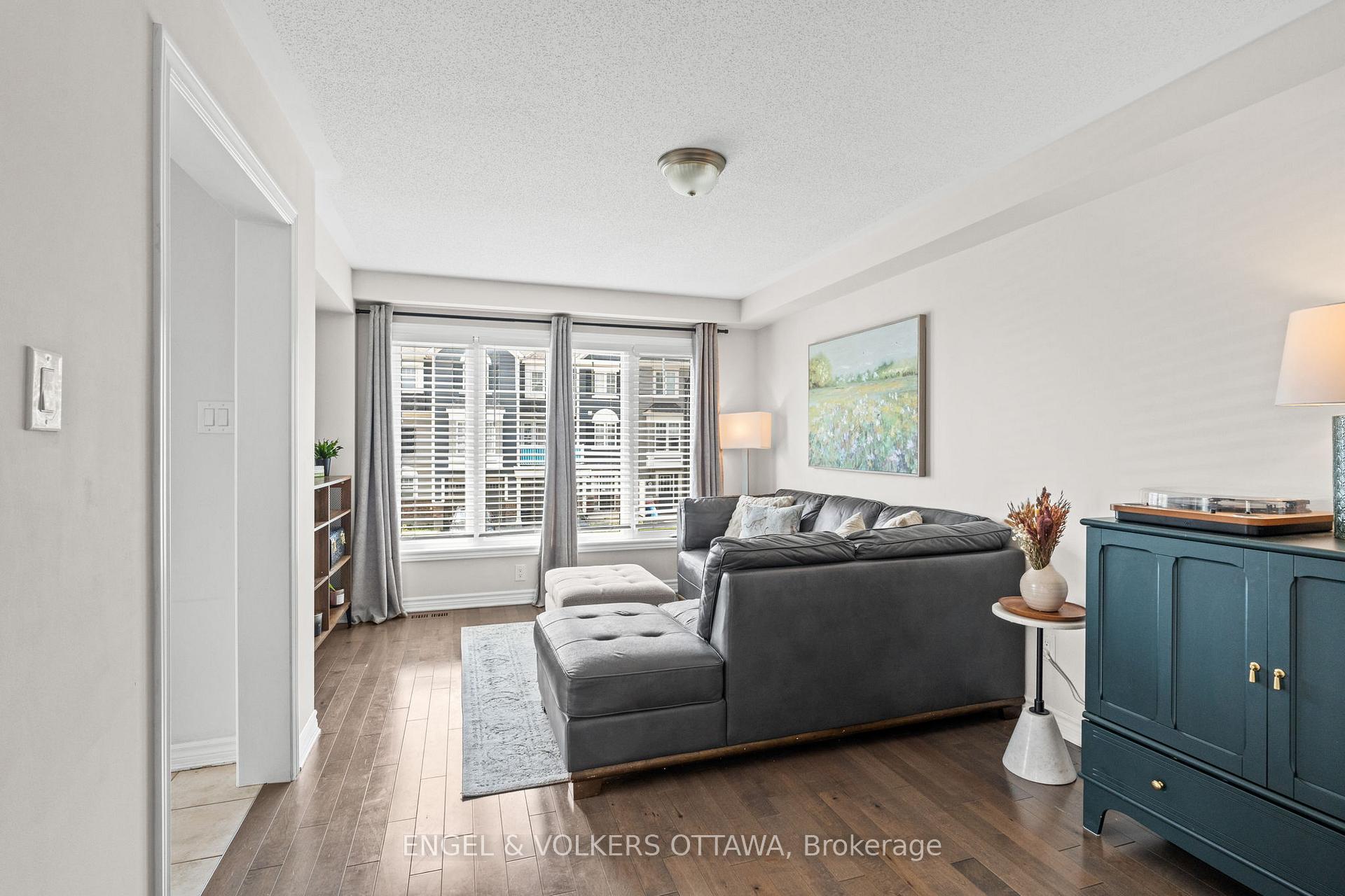 Photo 16 of 349 Pumpkinseed Crescent, Ottawa, Barrhaven - Half Moon Bay — HOMEH