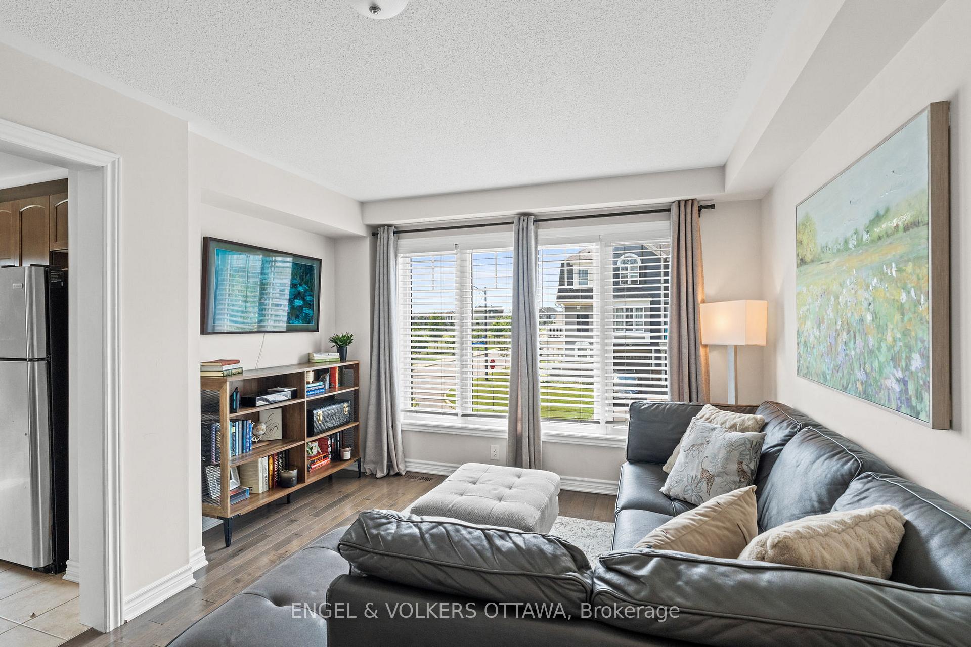 Photo 17 of 349 Pumpkinseed Crescent, Ottawa, Barrhaven - Half Moon Bay — HOMEH