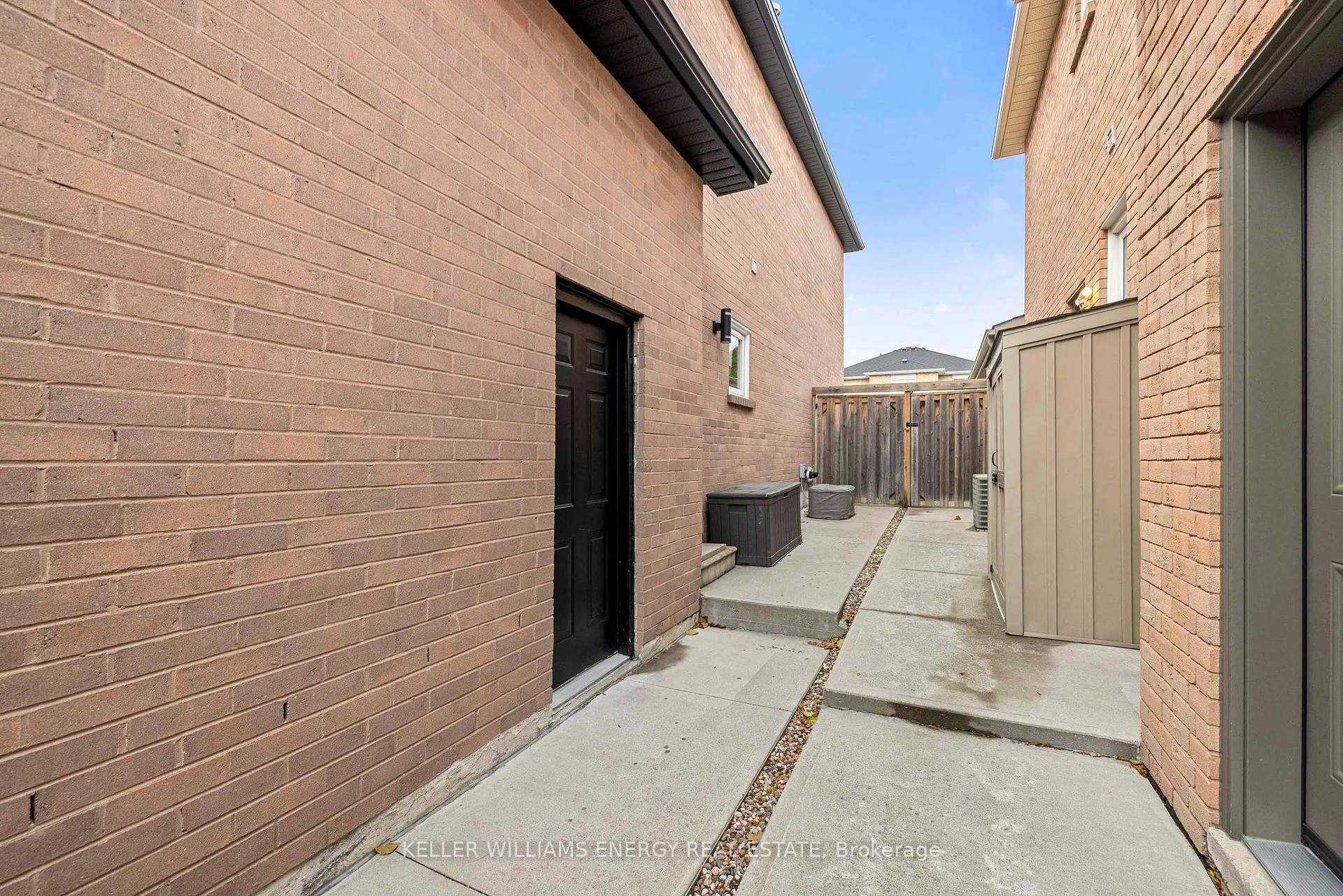 Photo 39 of 97 Deverell Street, Whitby, Rolling Acres — HOMEH